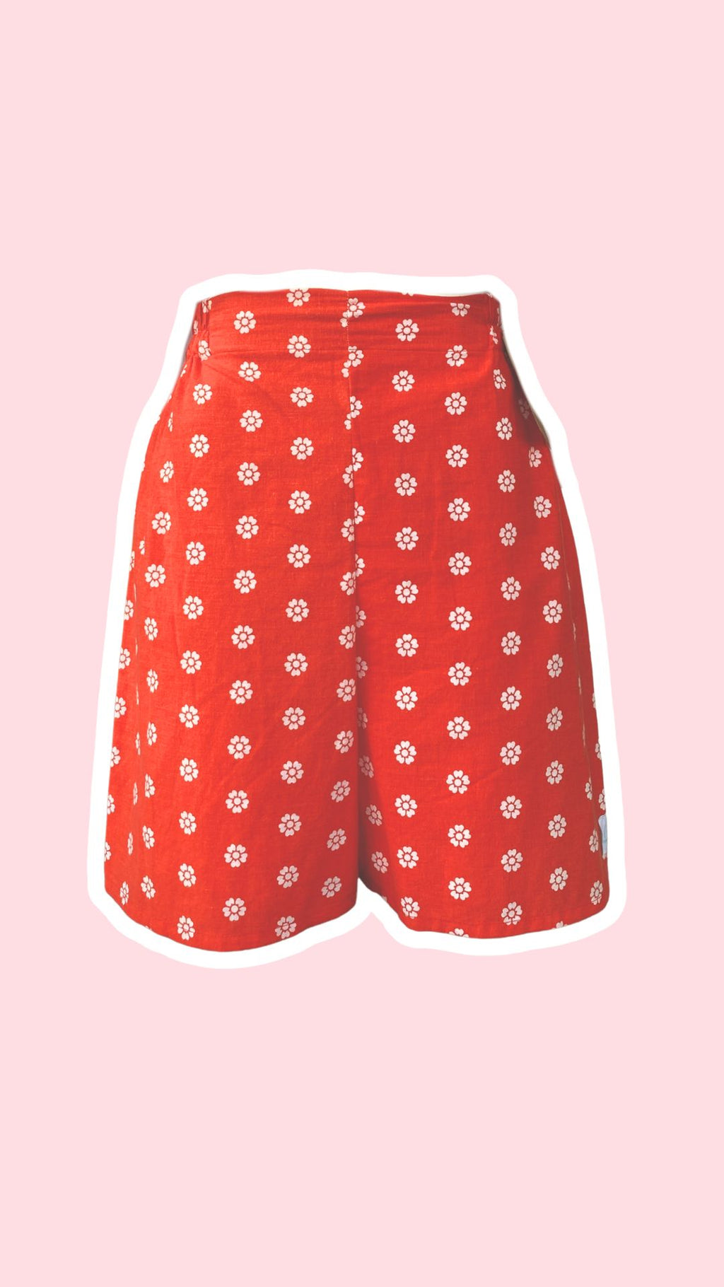 .Short • Taille XS/S • Short upcyclé coton rouge à fleurs blanches