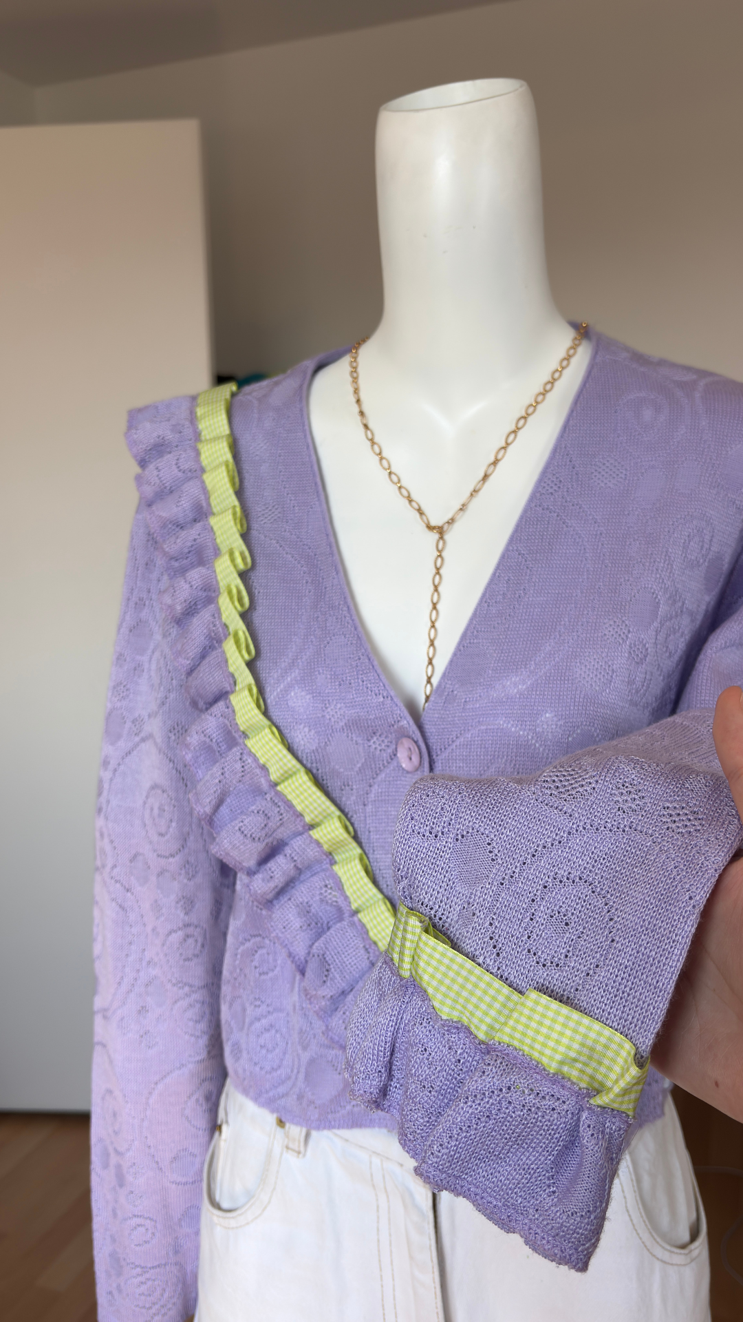 Pull upcyclé • T.34 à 38 • pull court violet bande froufrou