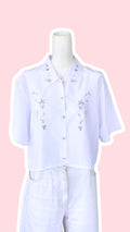 chemise crop top blanche à broderies