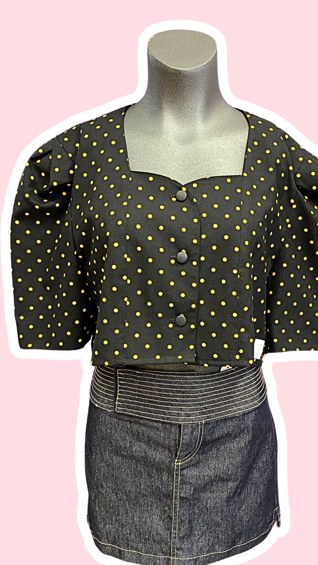 Cropped • T. 36 à 42 • Chemise crop top noir épaulettes pois jaunes