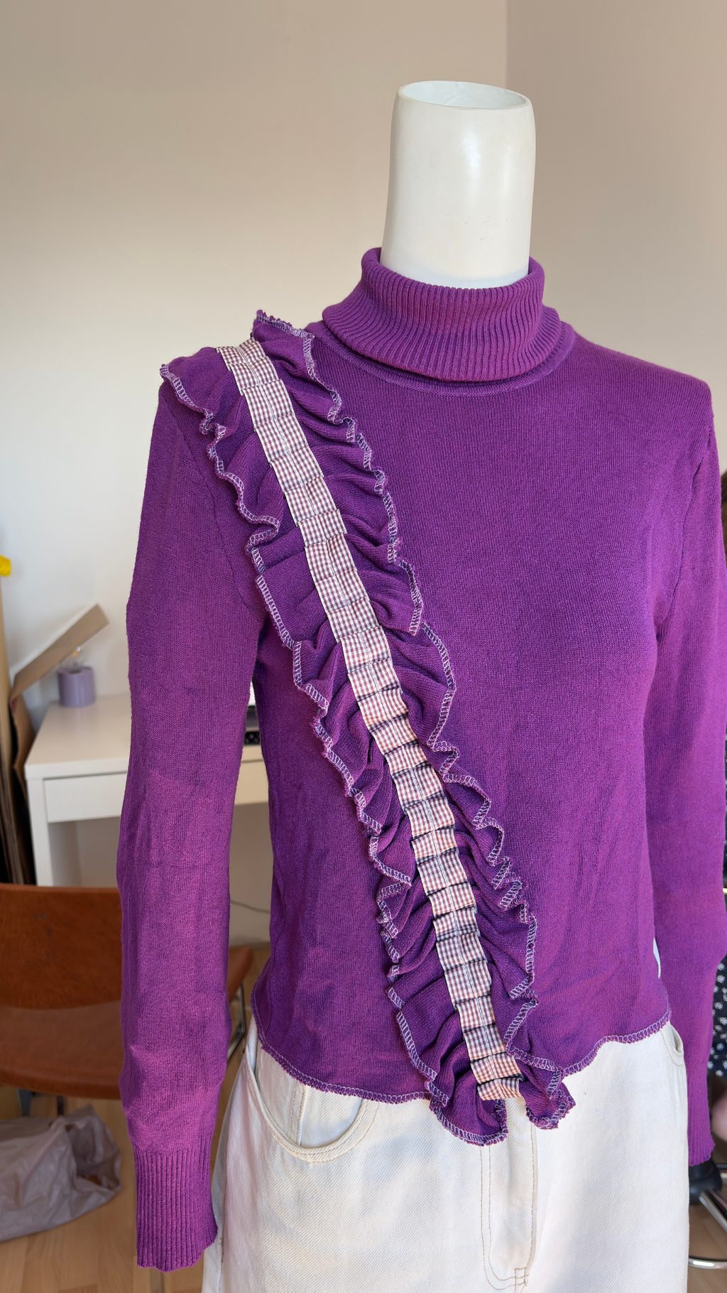 Pull upcyclé • T.36 à 40  • pull court col roulé bande froufrou