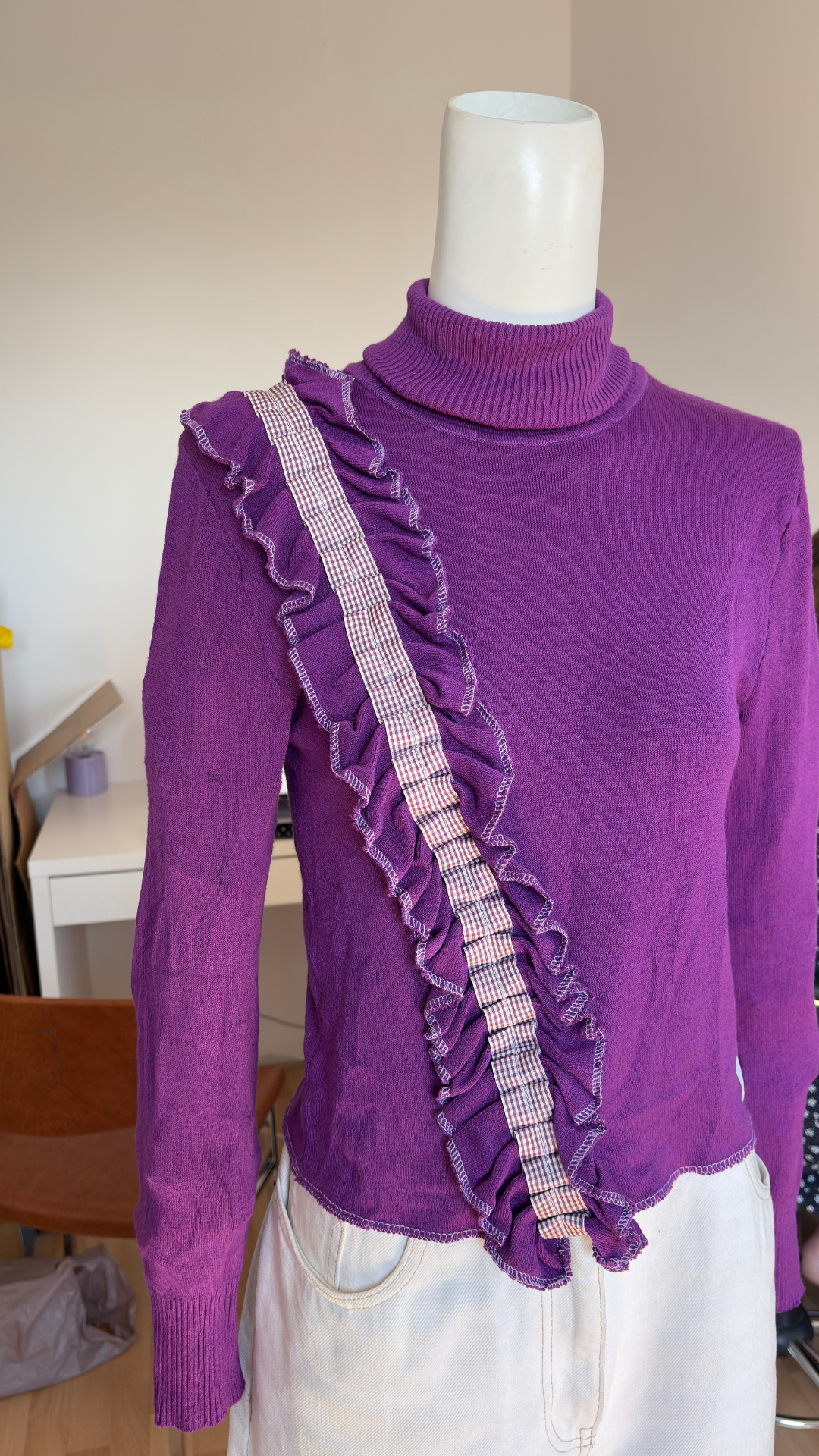 Pull upcyclé • T.36 à 40  • pull court col roulé bande froufrou