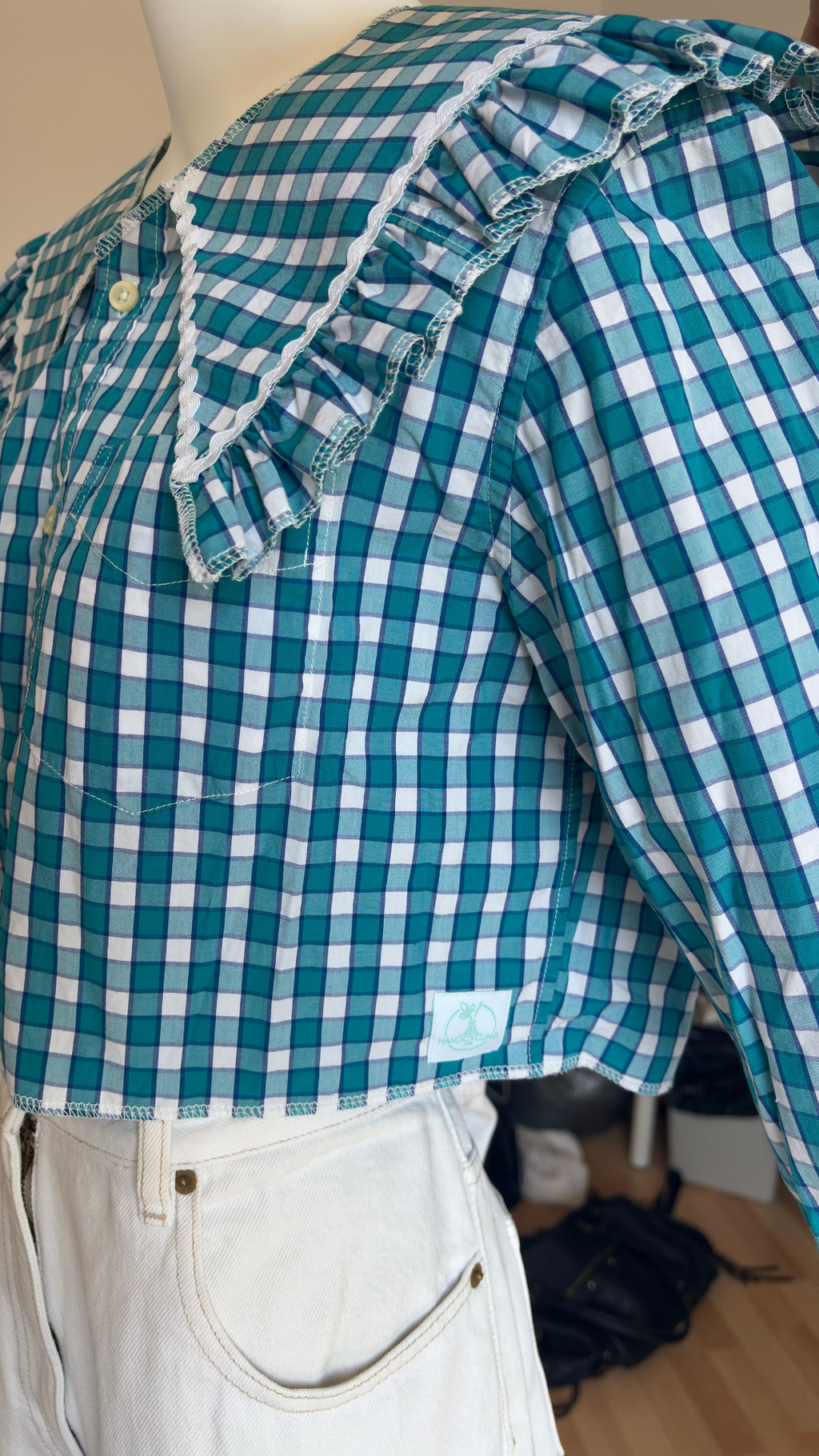 Sweaties • T.36 à 42 • Chemise upcyclée grand col bleu à carreaux blancs