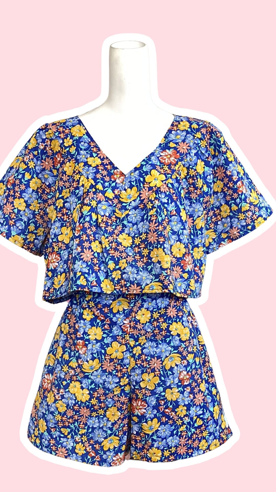Ensemble short • T. L  • ensemble bleu fleuris