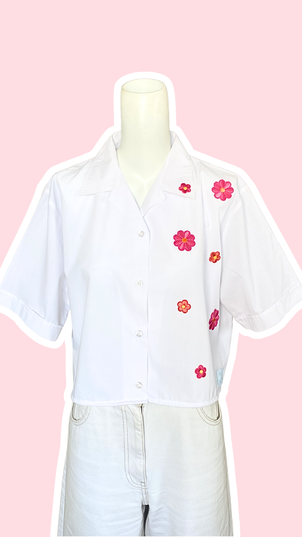 Cropped • T. 36 à 42 • Chemise crop top blanche asymétrie de fleurs