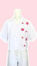 Cropped • T. 36 à 42 • Chemise crop top blanche asymétrie de fleurs