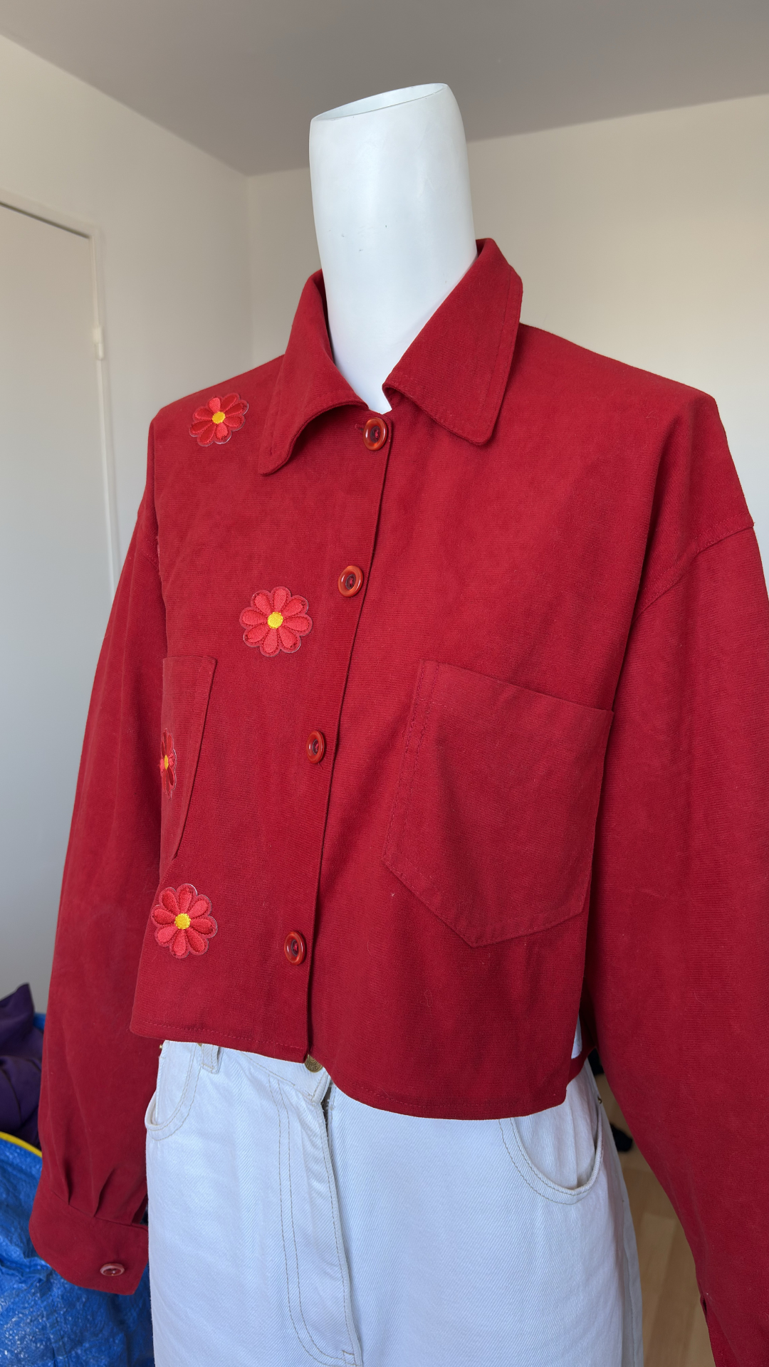 Cropped Jacket • T. 38 à 44 • Surchemise courte rouge coté fleurs