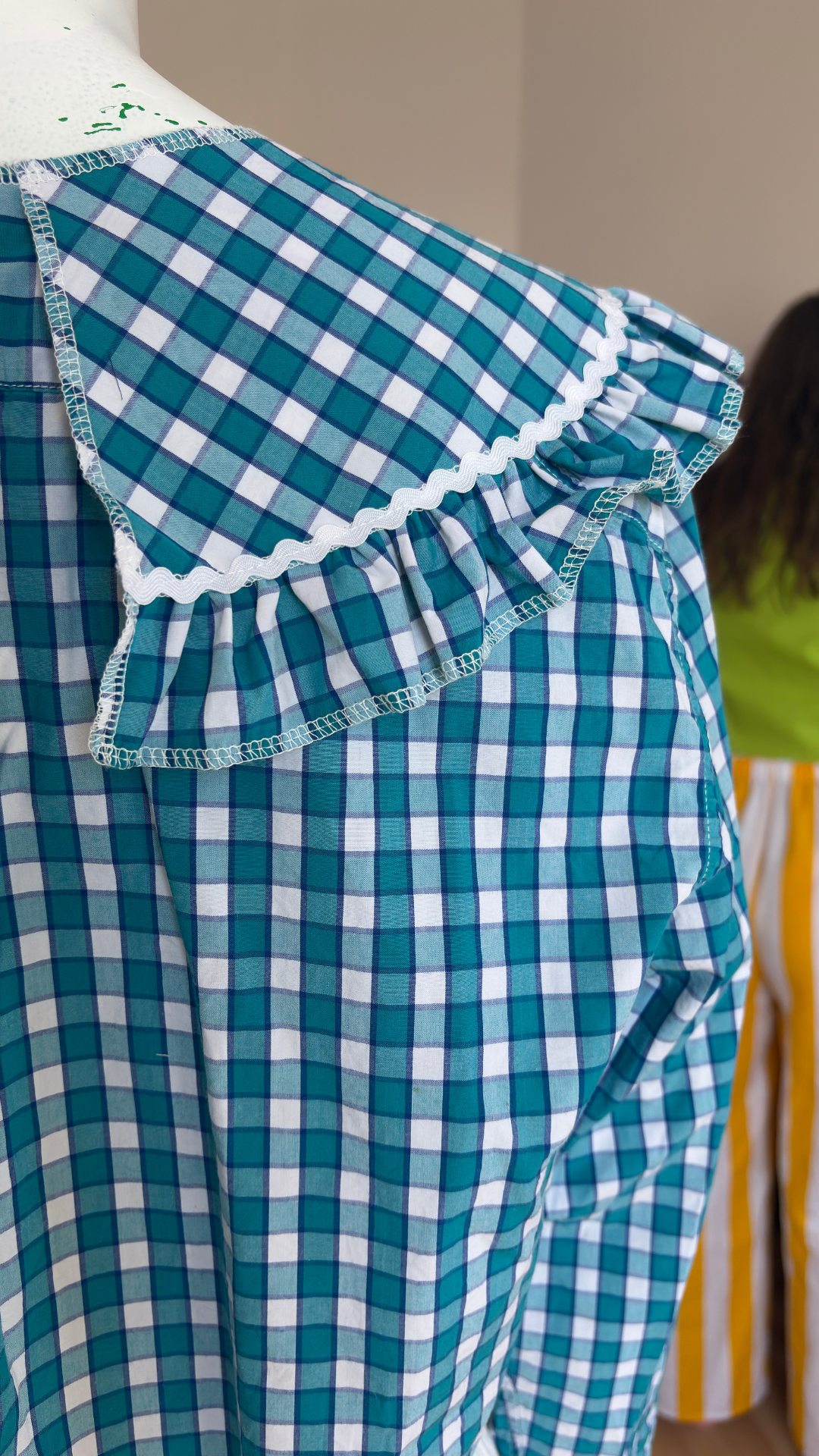 Sweaties • T.36 à 42 • Chemise upcyclée grand col bleu à carreaux blancs