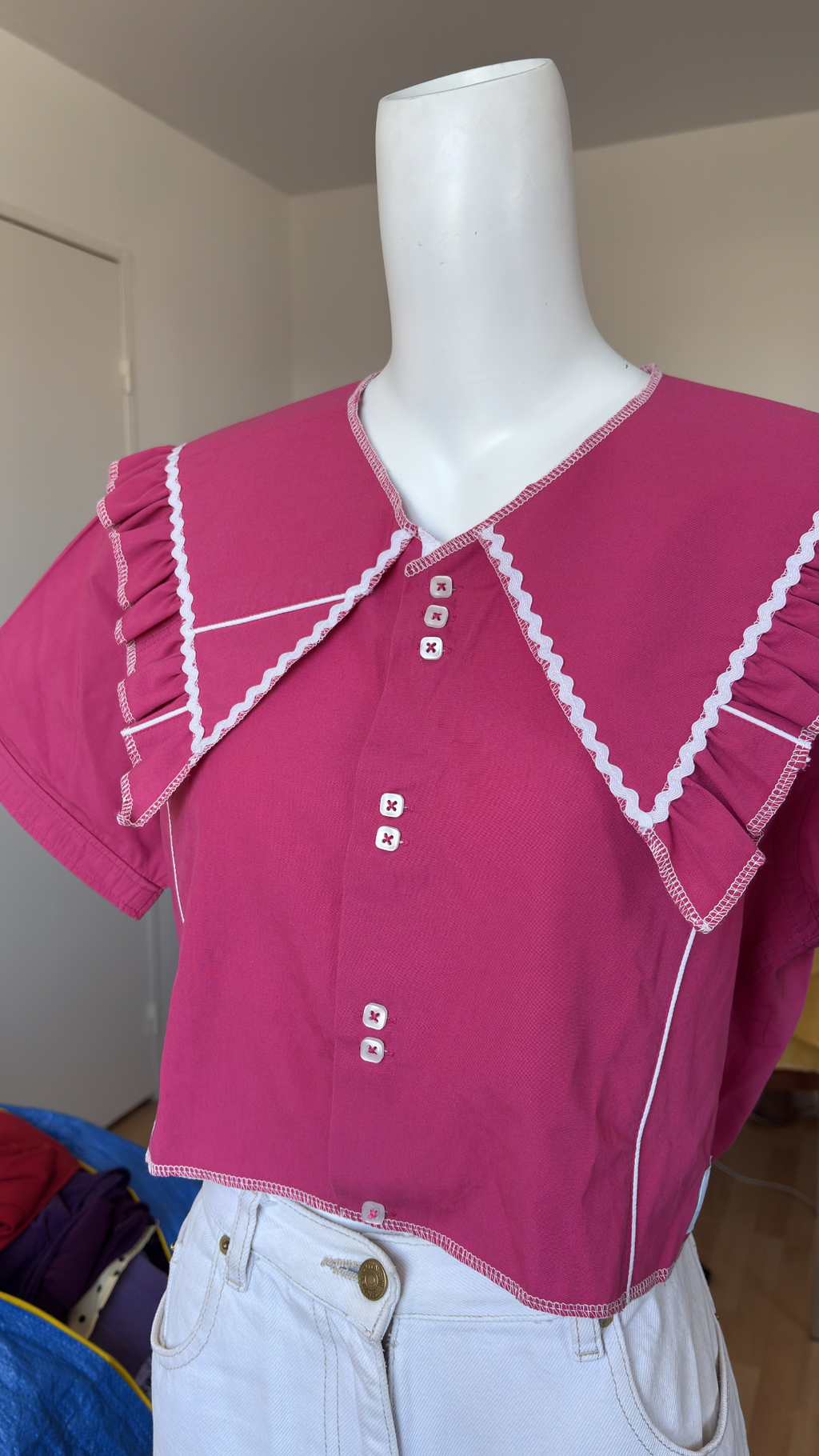 .Sweaties • T.32 à 38 • Chemise upcyclée grand col rose fuchsia zig zag blanc