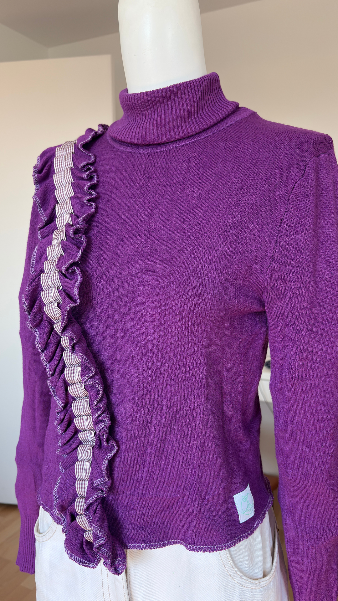 Pull upcyclé • T.36 à 40  • pull court col roulé bande froufrou
