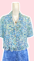 Froufrou • T. 36 à 40 • Chemise crop top tons bleu clairs à motifs