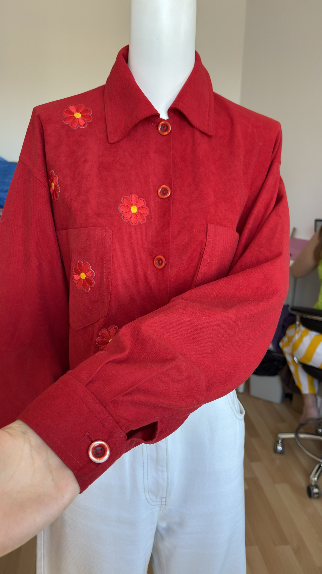 Cropped Jacket • T. 38 à 44 • Surchemise courte rouge coté fleurs