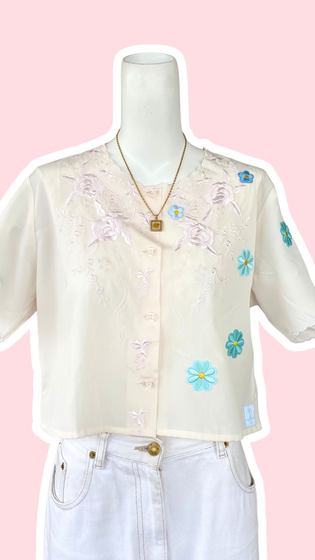 Cropped • T.34 à 38 • Chemise crop top blanche avec broderies rose claires et fleurs bleues