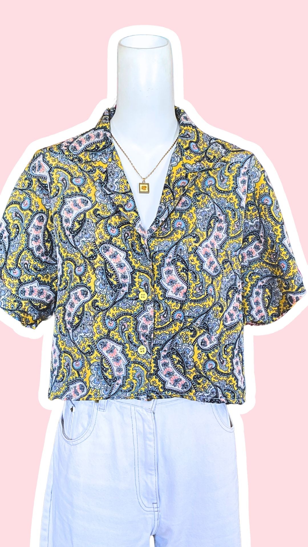 Cropped • T. 36 à 40 • Chemise jaune motif cachemire bleu et rose