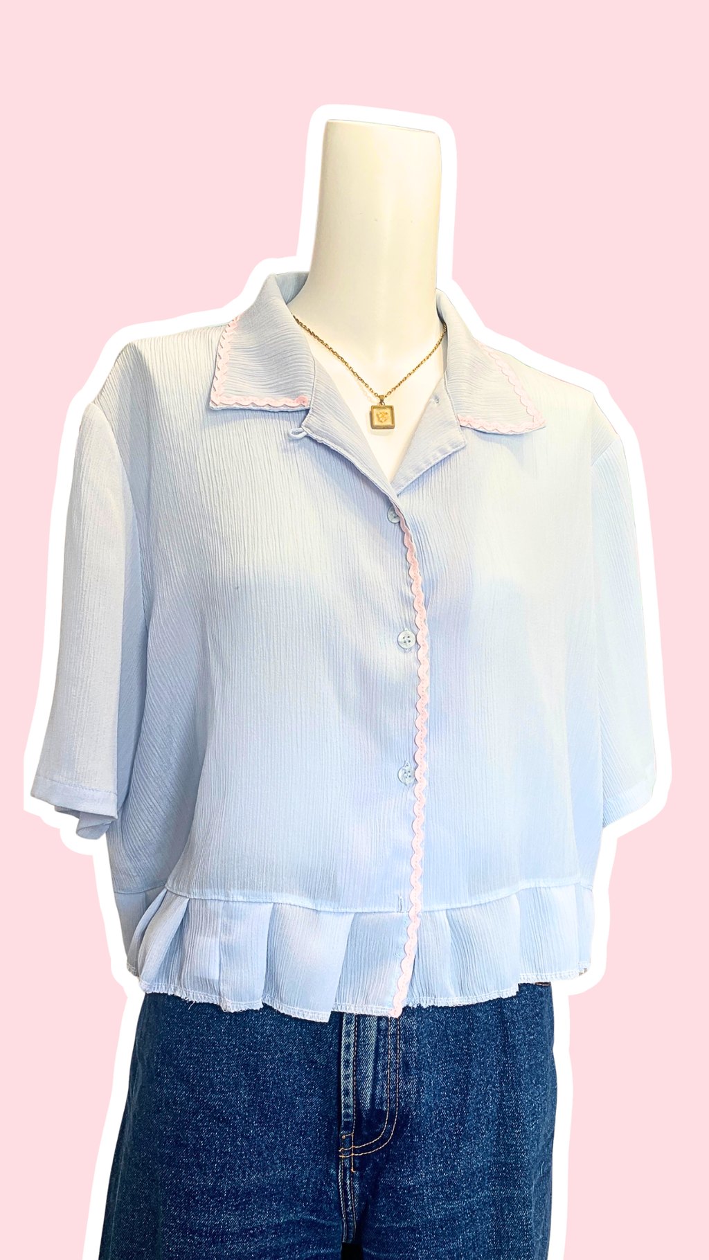 Chemise froufrou • T. 38 à 44 • Chemise courte manches courtes bleu ciel broderie zig zag