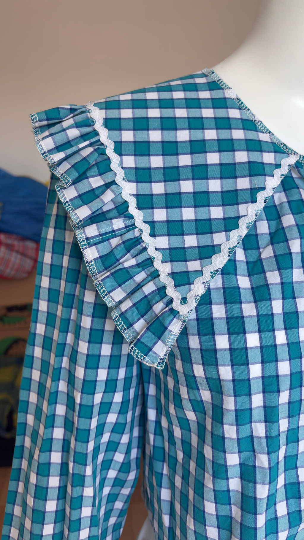 Sweaties • T.36 à 42 • Chemise upcyclée grand col bleu à carreaux blancs