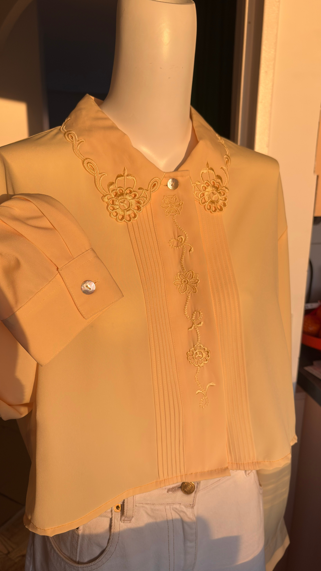 Cropped • T. 36 à 42 • Chemise crop top jaune avec broderies
