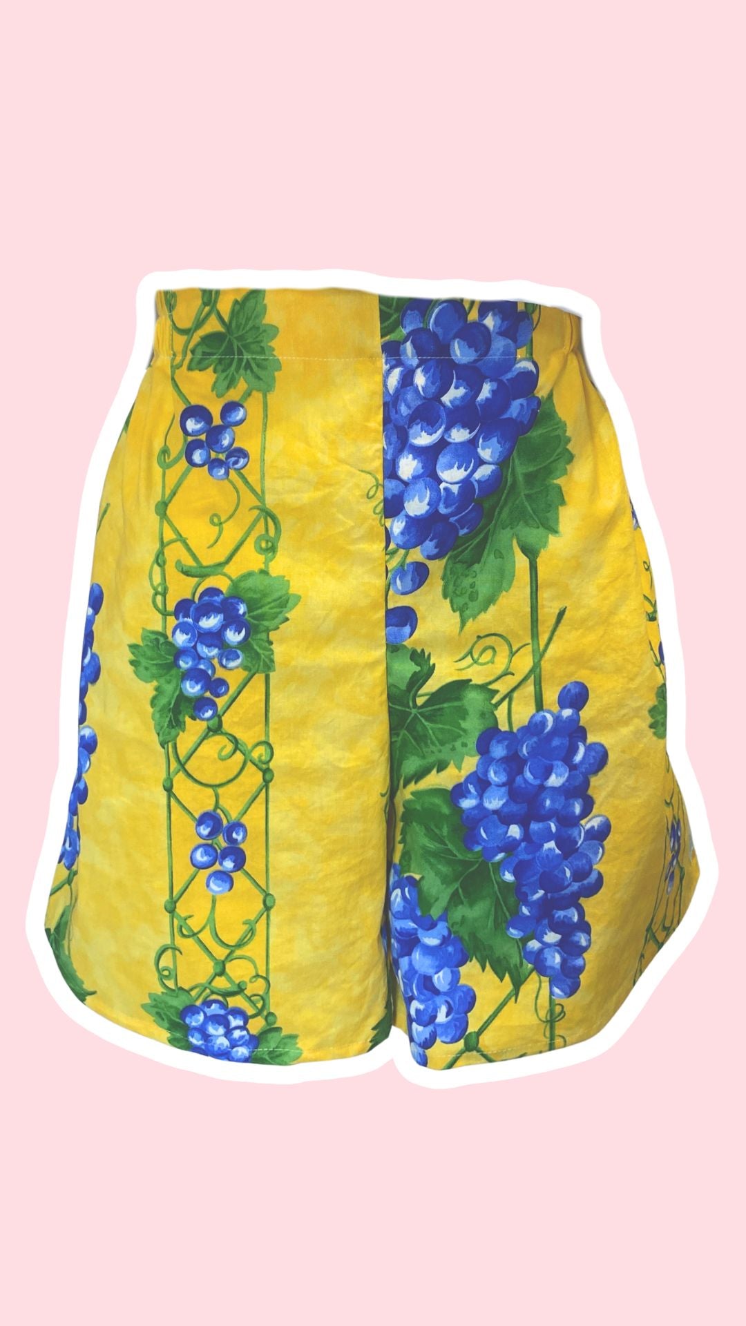 Short • Taille XL • Short upcyclé provençal jaune à motif raisin bleu