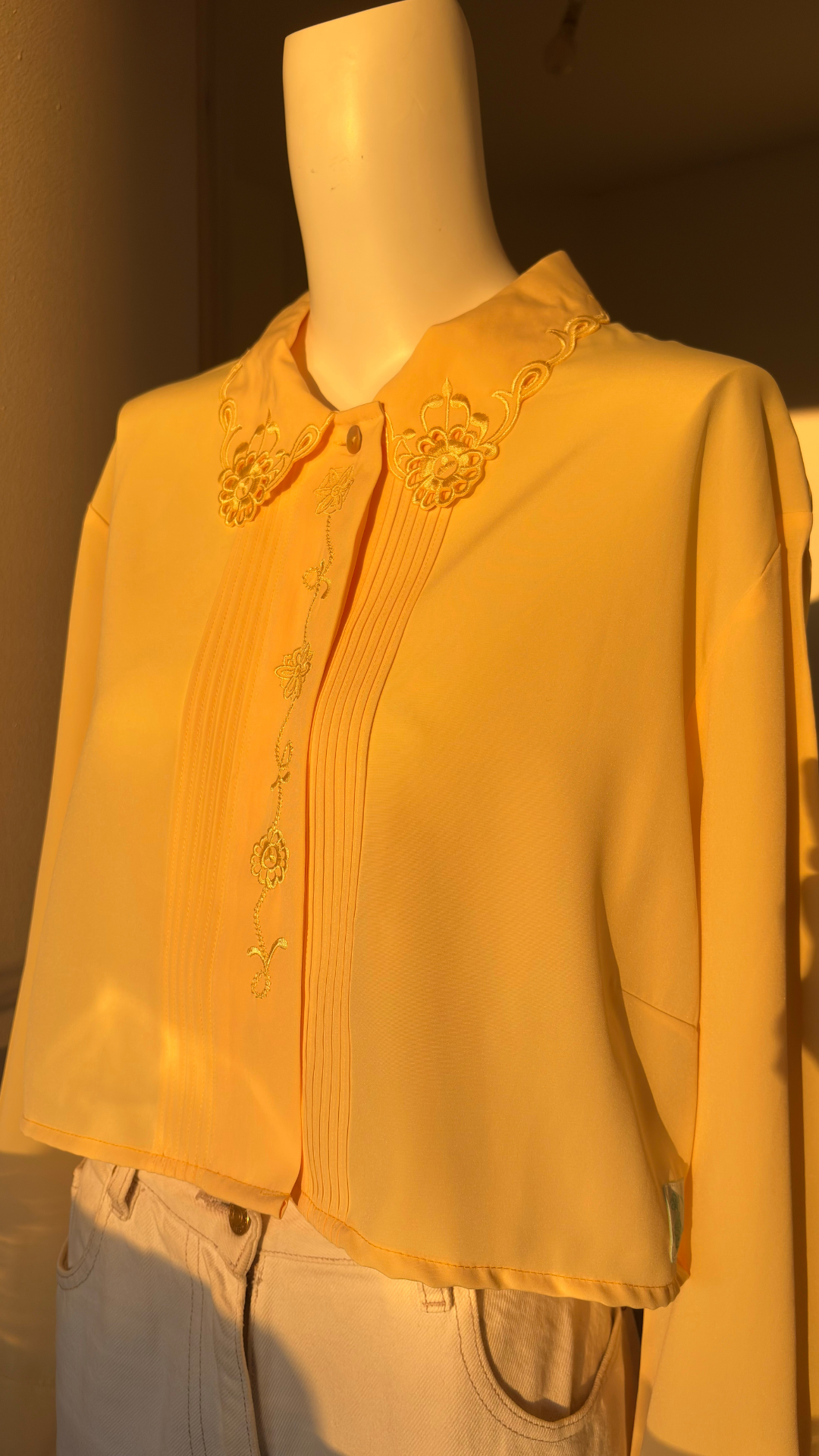 Cropped • T. 36 à 42 • Chemise crop top jaune avec broderies