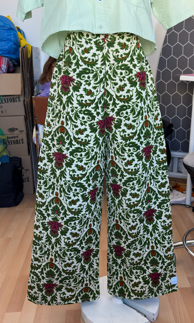 Pants • Taille L • Pantalon upcyclé incroyable motifs baroque
