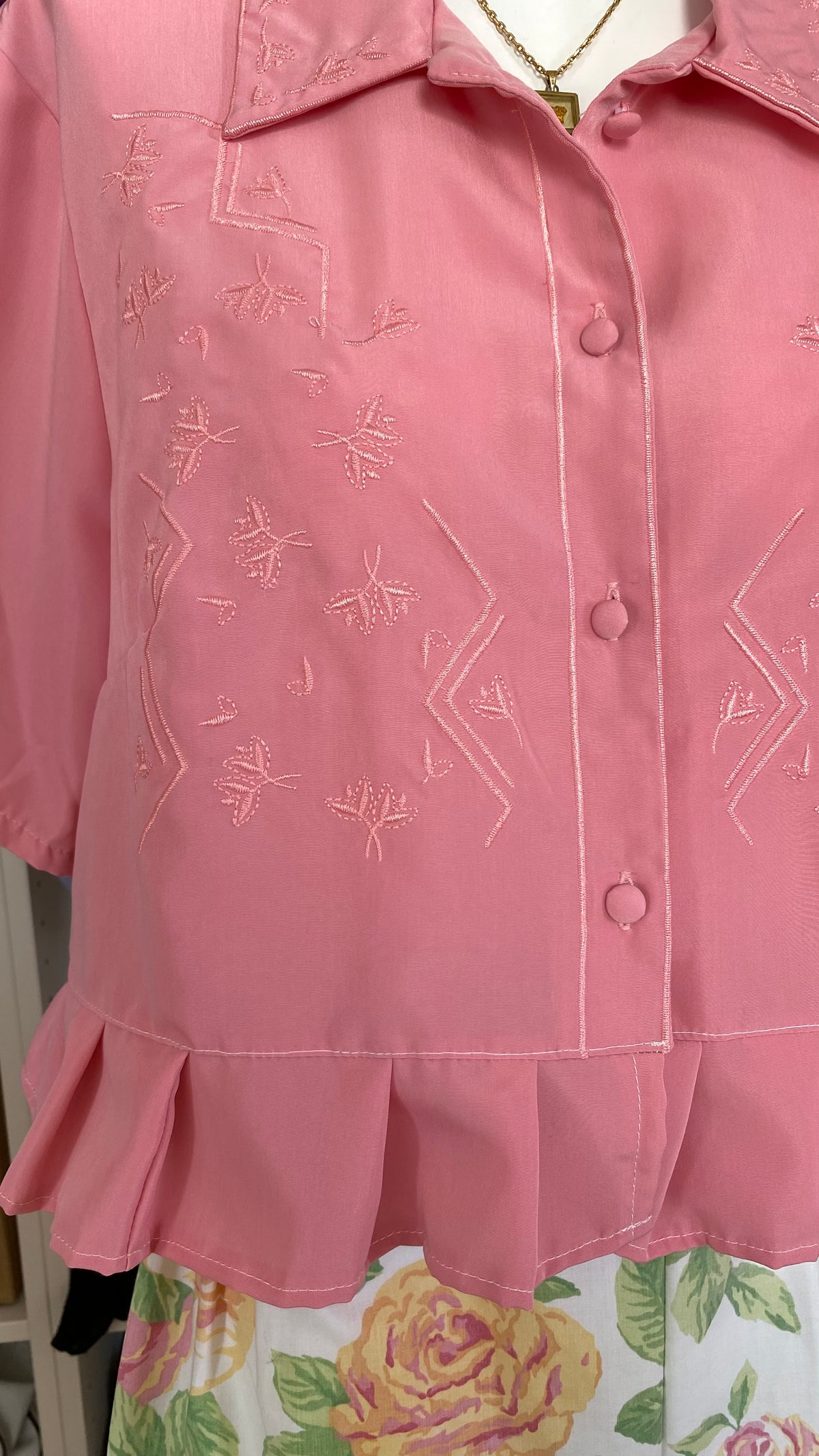 Froufrou • T. 36 à 40 • Chemise crop top vieux rose brodée