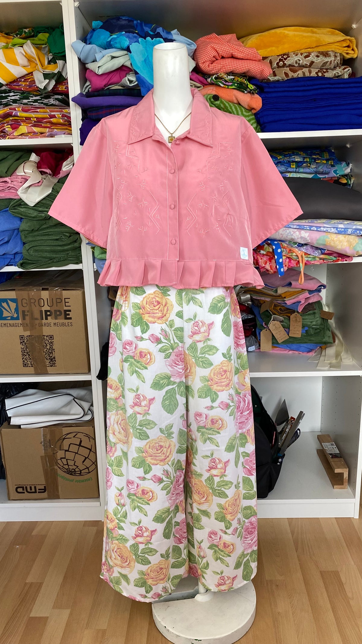 Pants • Taille M • Pantalon upcyclé blanc à fleurs