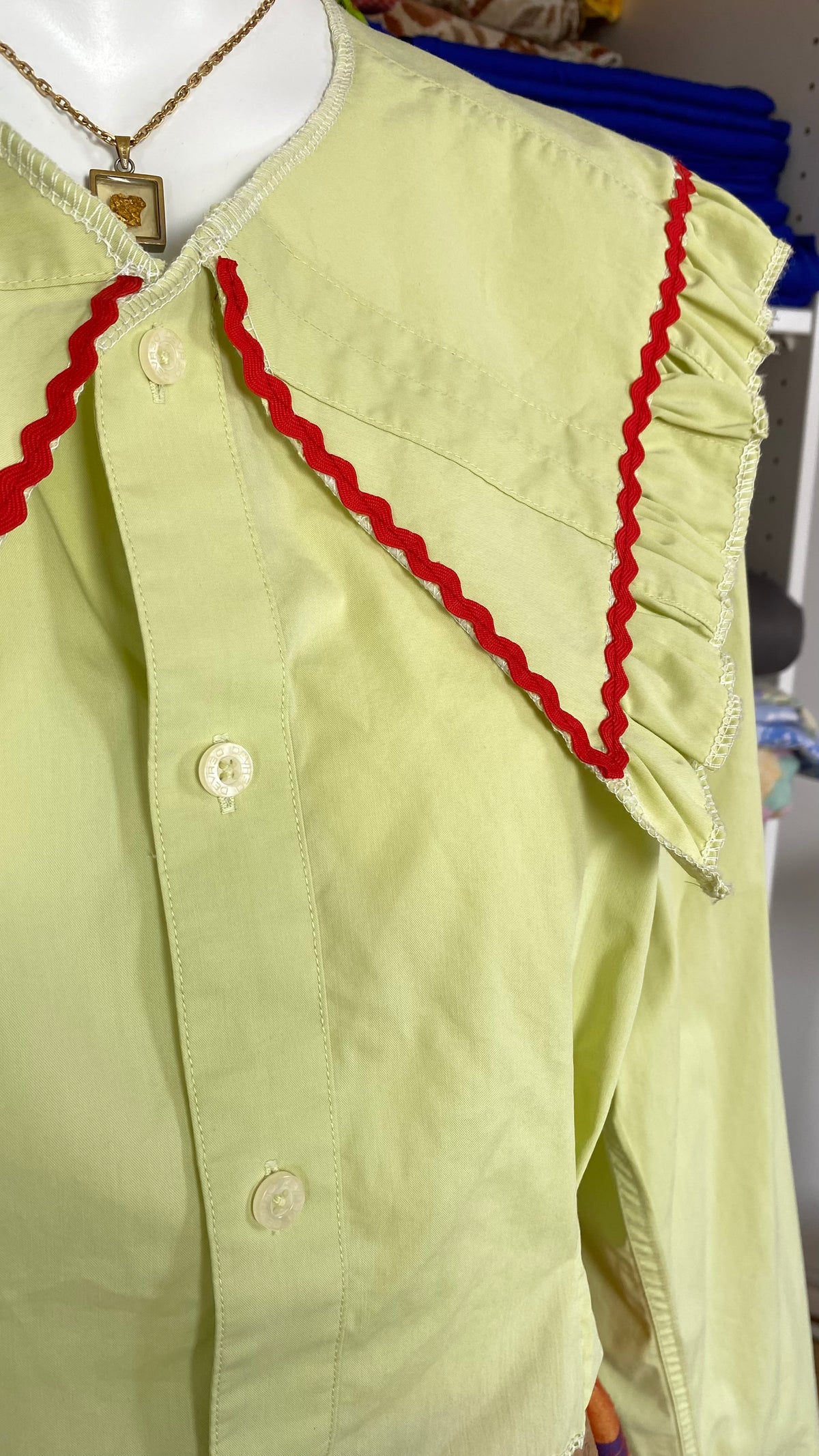 Sweaties • T.34 à 38 • Chemise grand col vert pomme