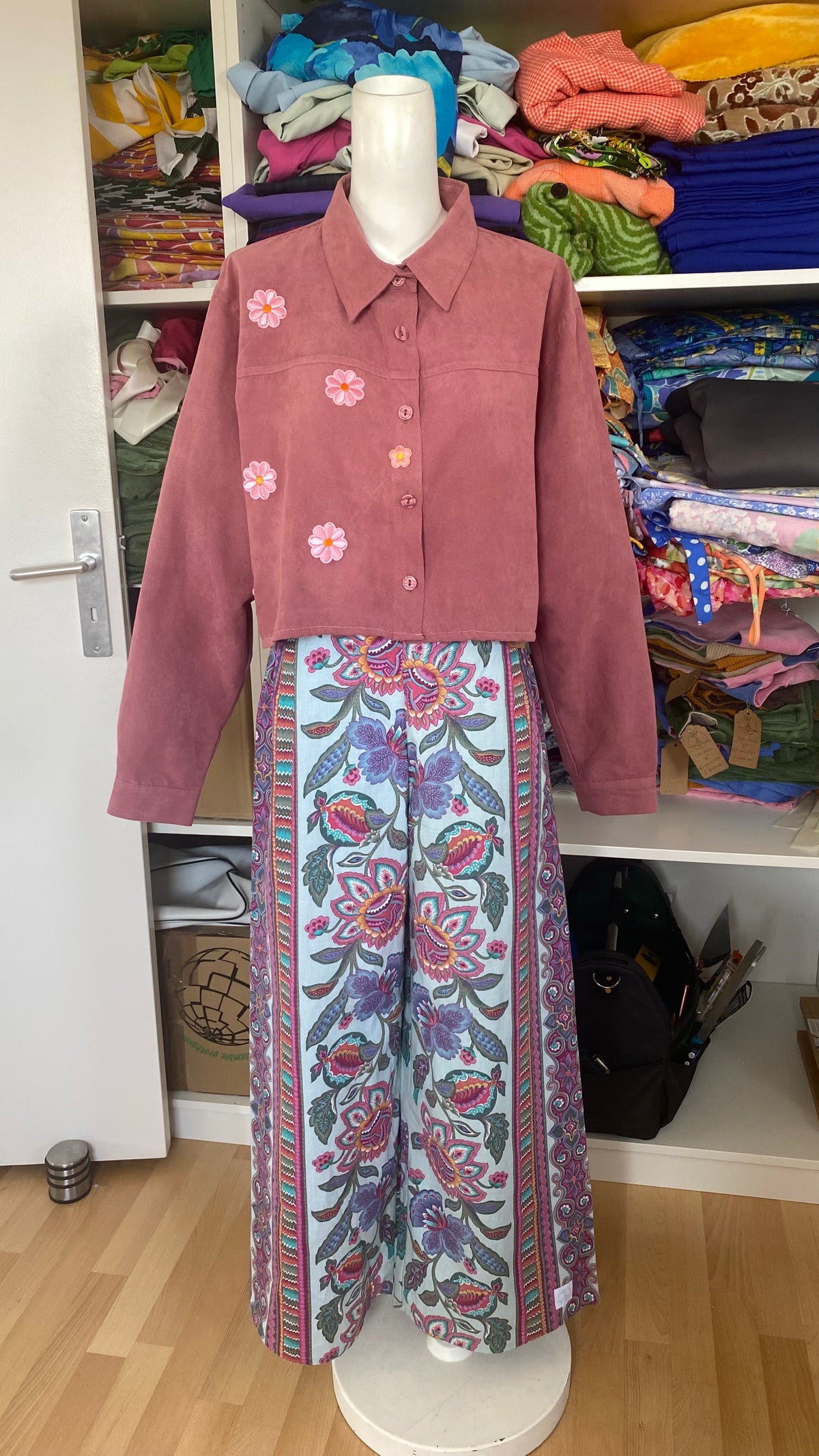 Cropped Jacket • T. 38 à 42 • Surchemise courte vieux rose à fleurs