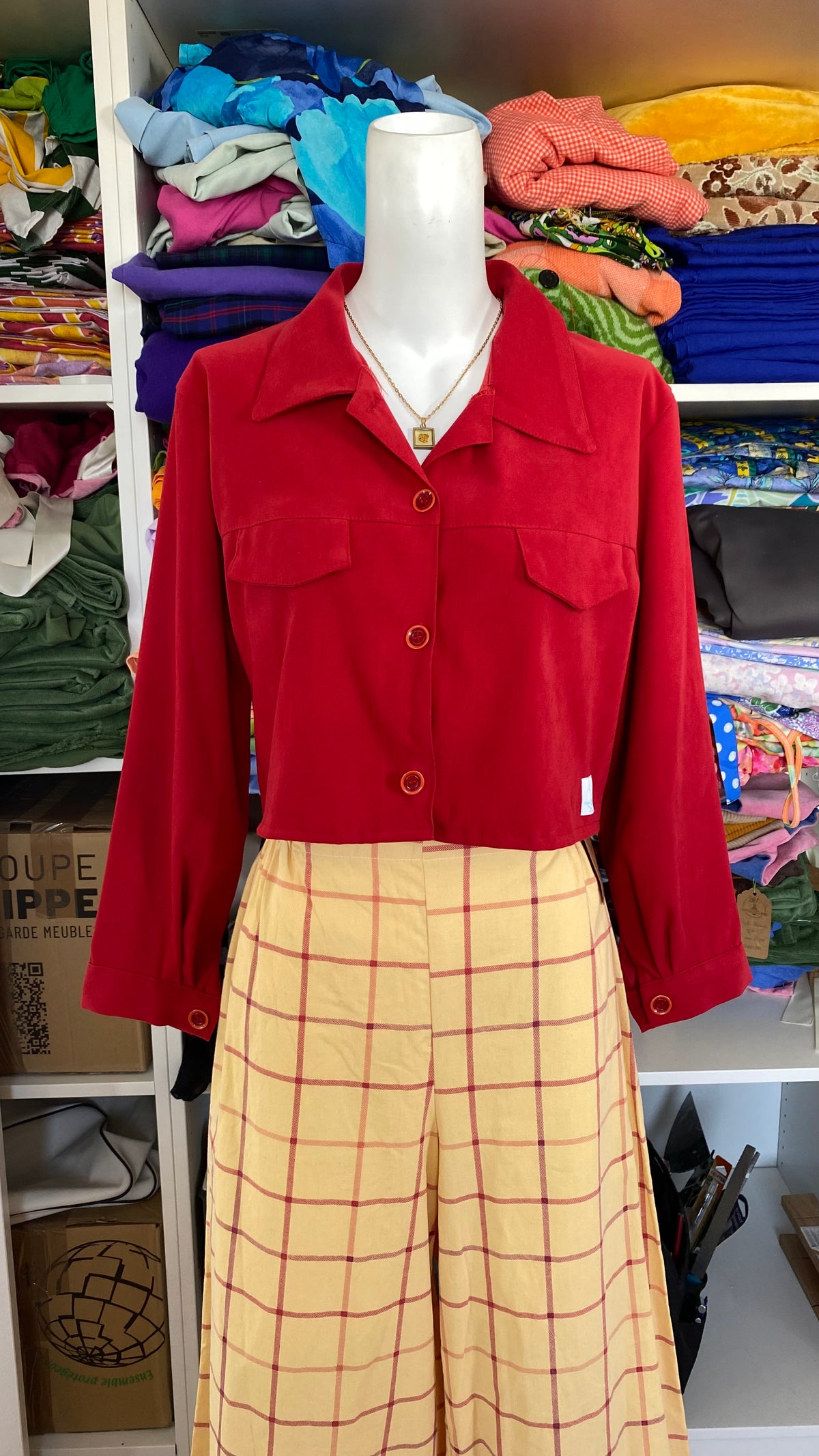Cropped Jacket • T. 34 à 36 • Surchemise courte rouge vif