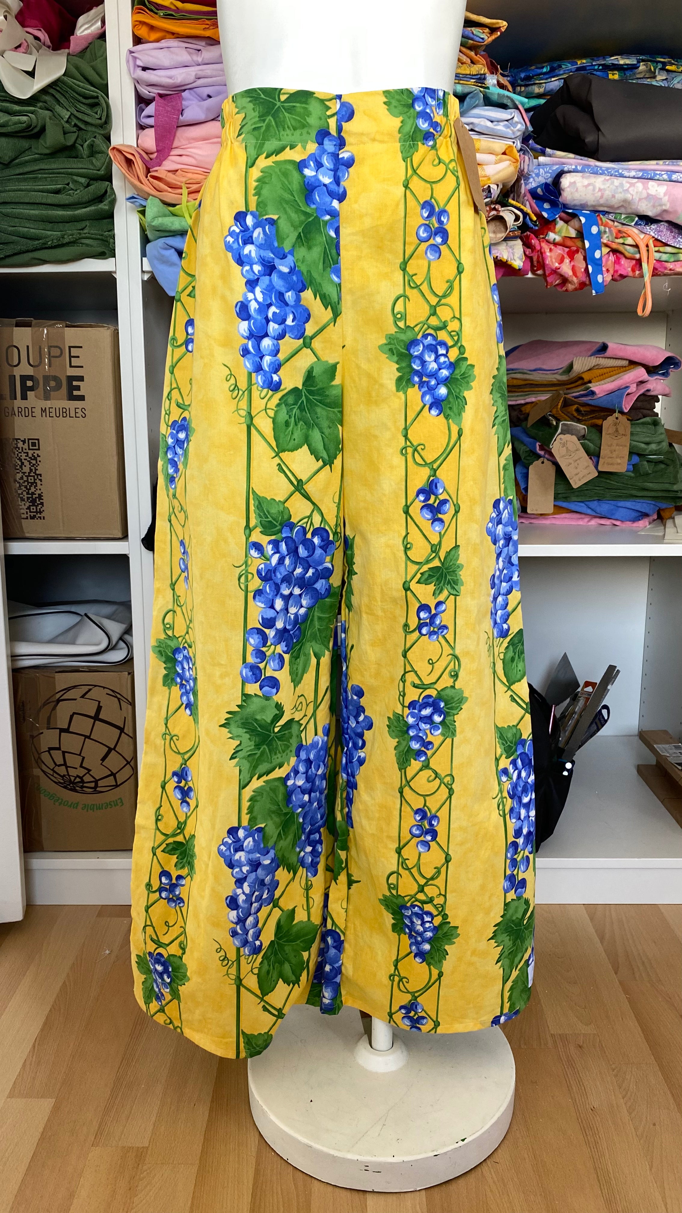 Pants • Taille XS/S & M • Pantalon upcyclé jaune à motifs raisins
