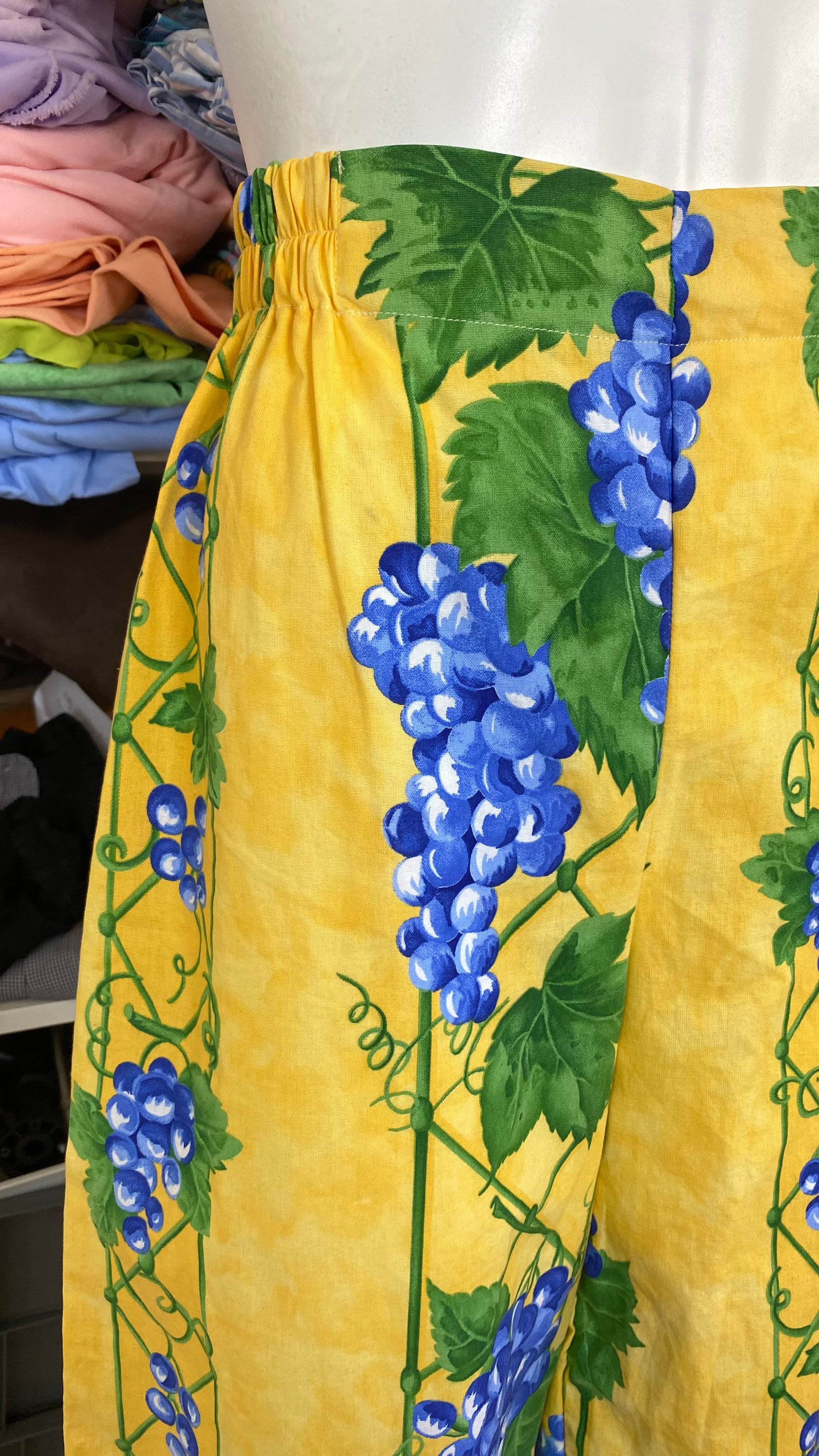 Pants • Taille XS/S & M • Pantalon upcyclé jaune à motifs raisins