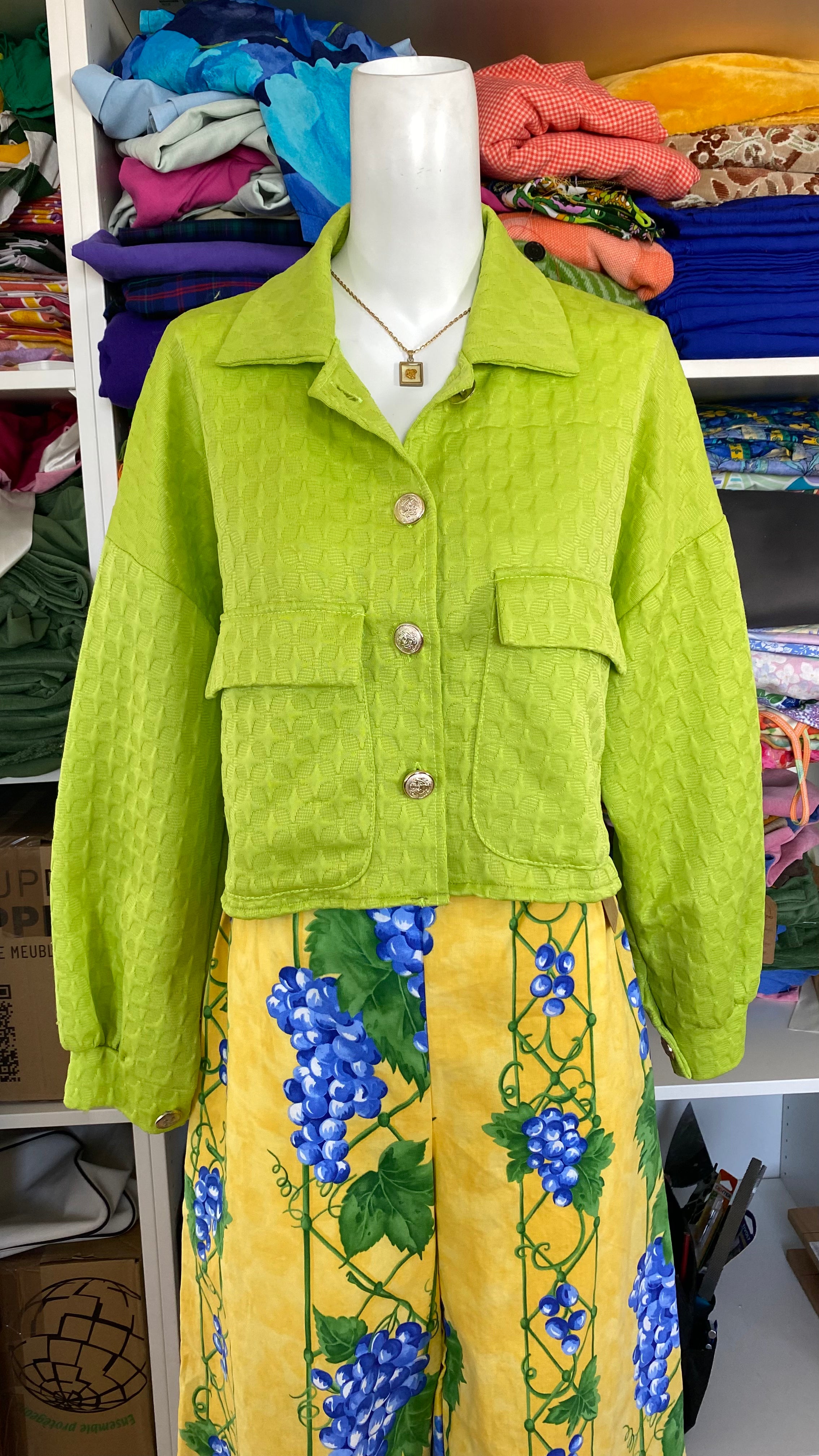 Cropped Jacket • T. 36 à 40 • Surchemise courte vert pomme texturée