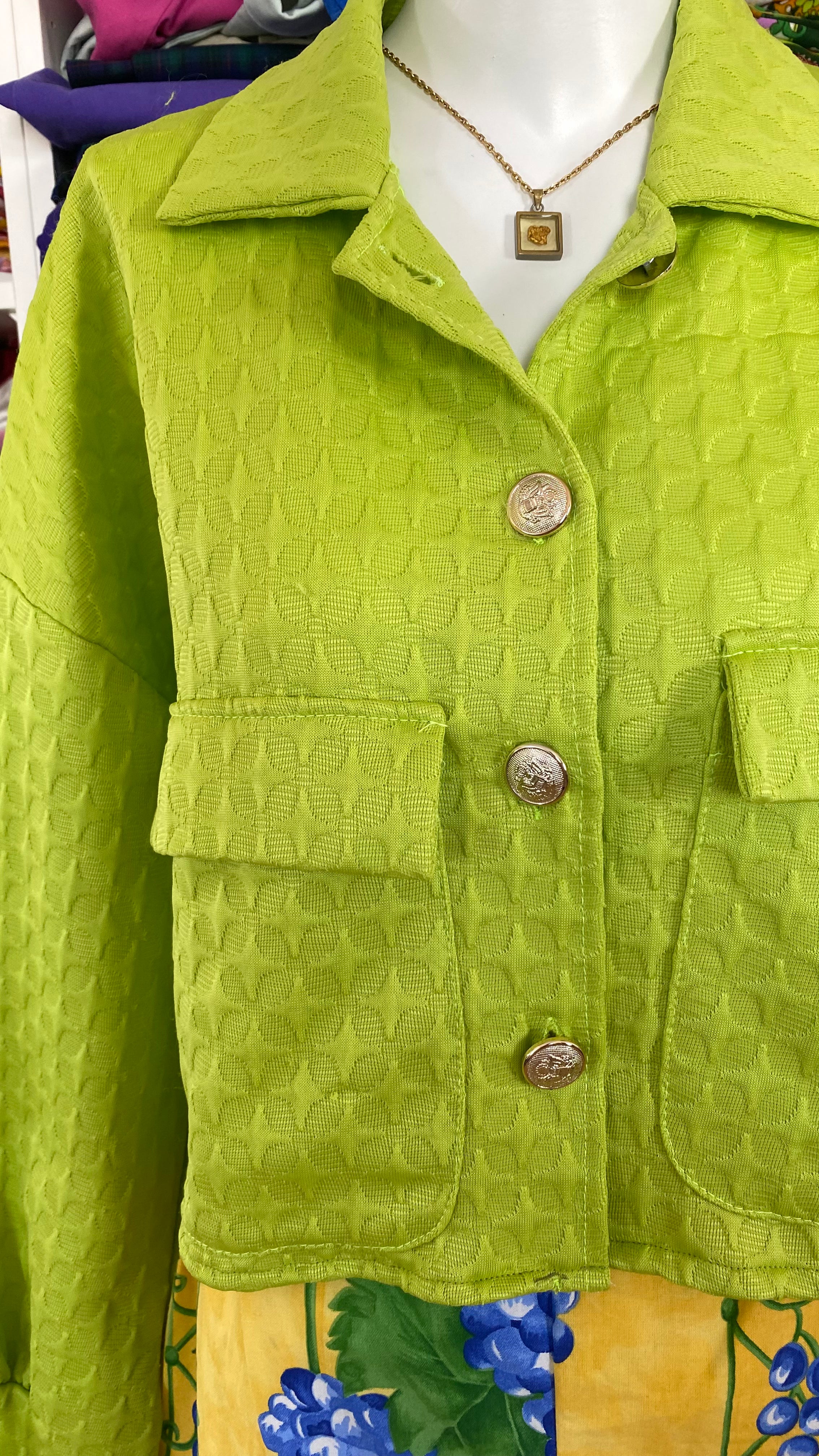 Cropped Jacket • T. 36 à 40 • Surchemise courte vert pomme texturée
