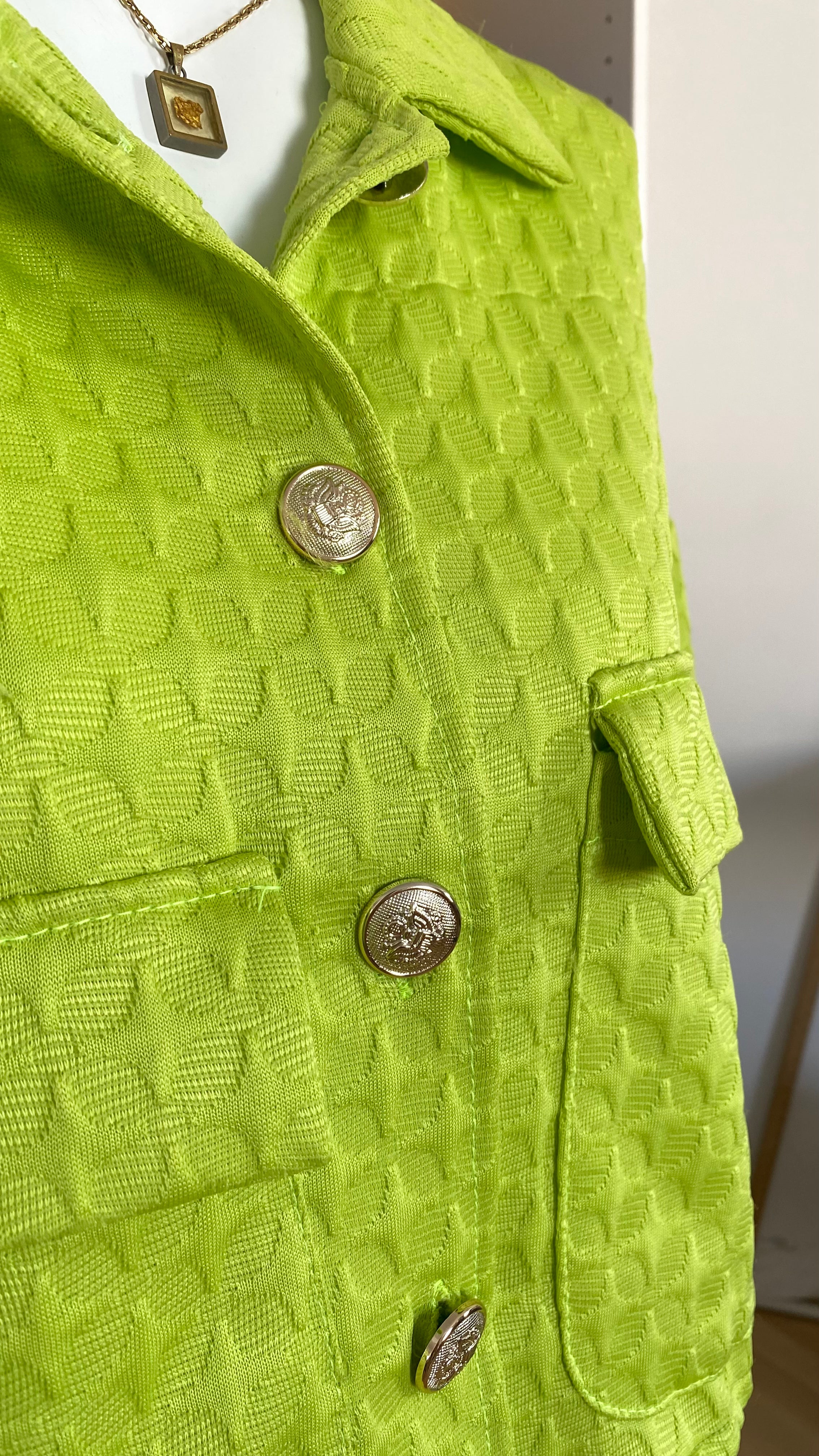 Cropped Jacket • T. 36 à 40 • Surchemise courte vert pomme texturée