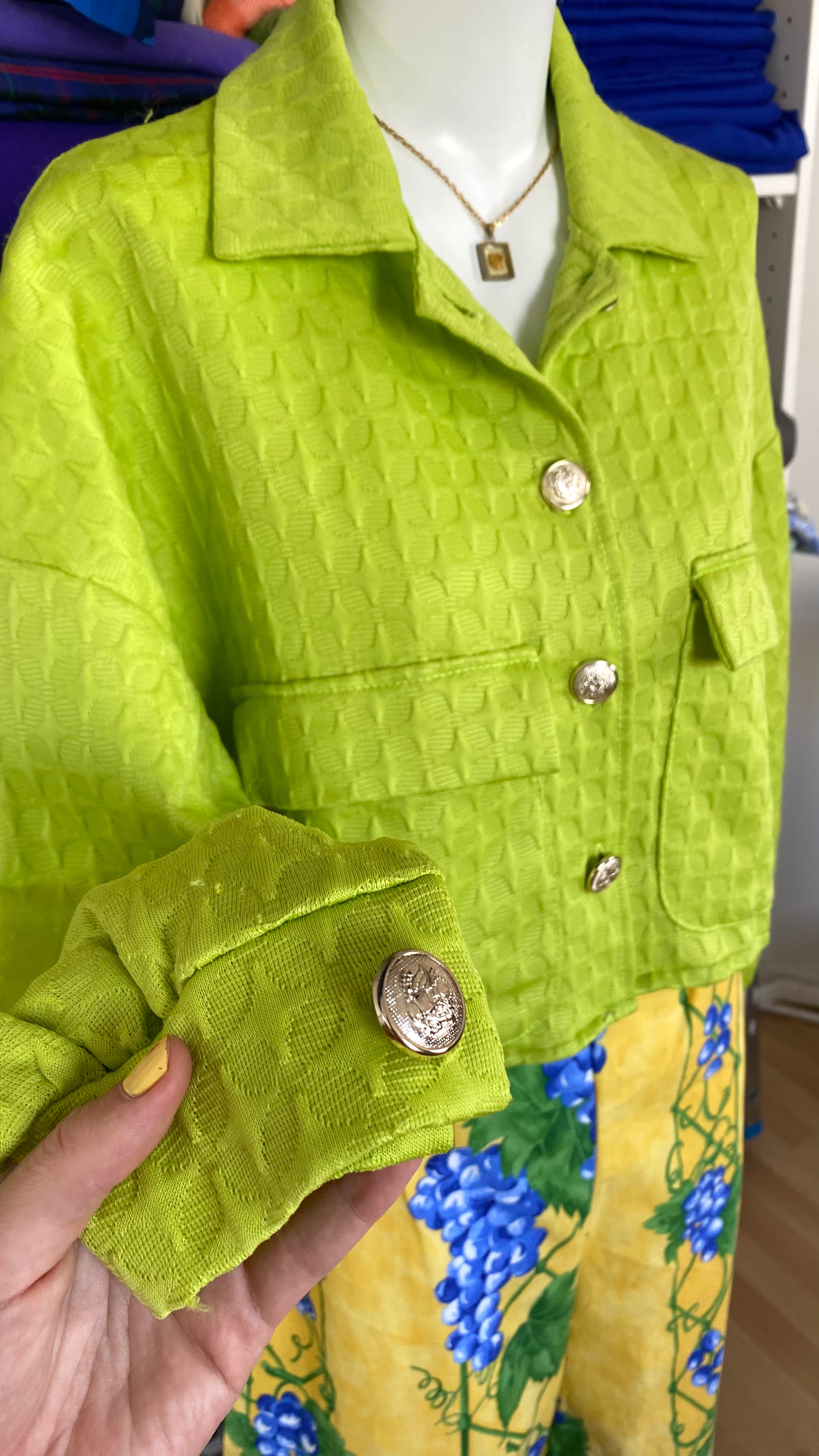 Cropped Jacket • T. 36 à 40 • Surchemise courte vert pomme texturée