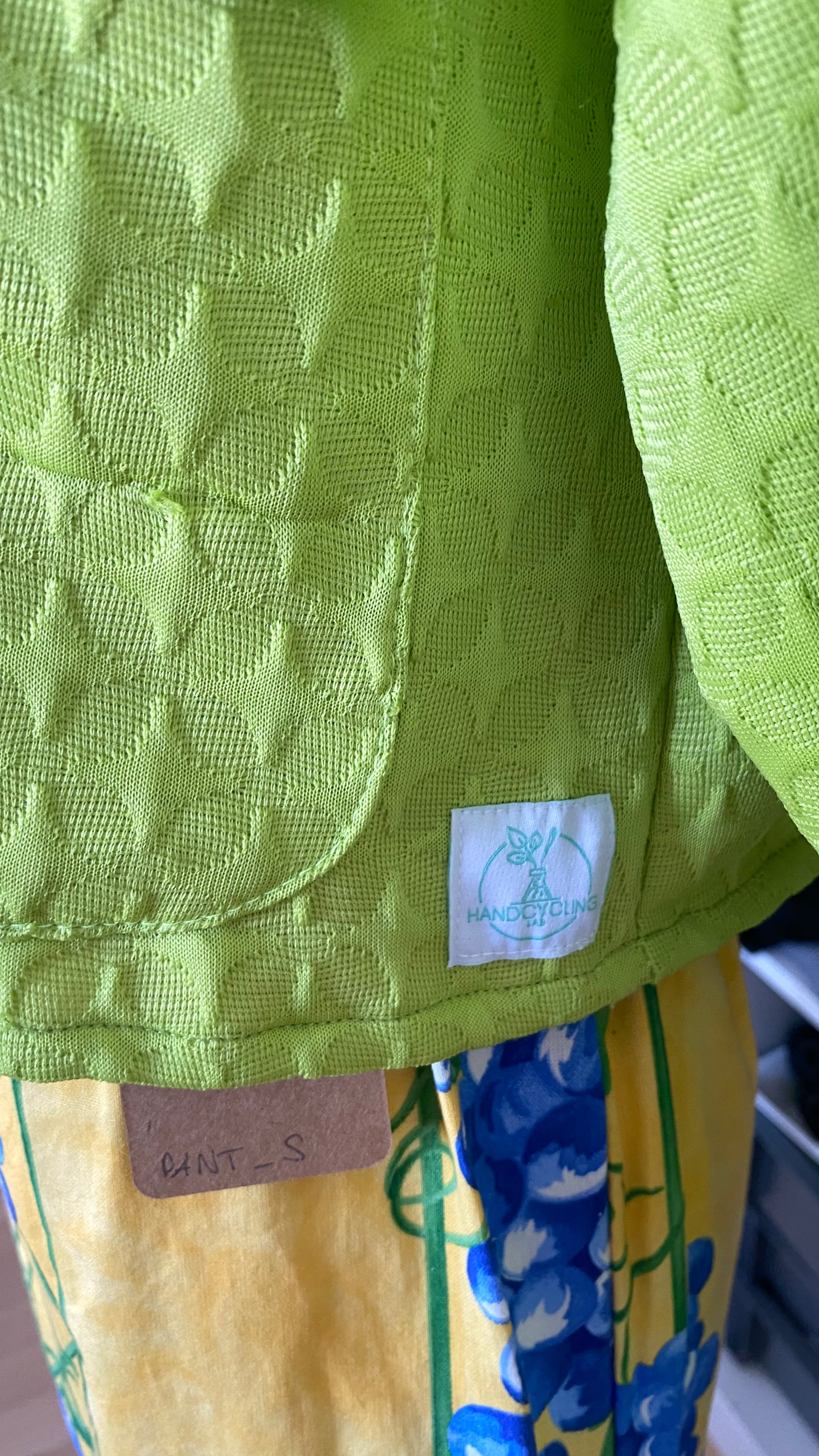Cropped Jacket • T. 36 à 40 • Surchemise courte vert pomme texturée