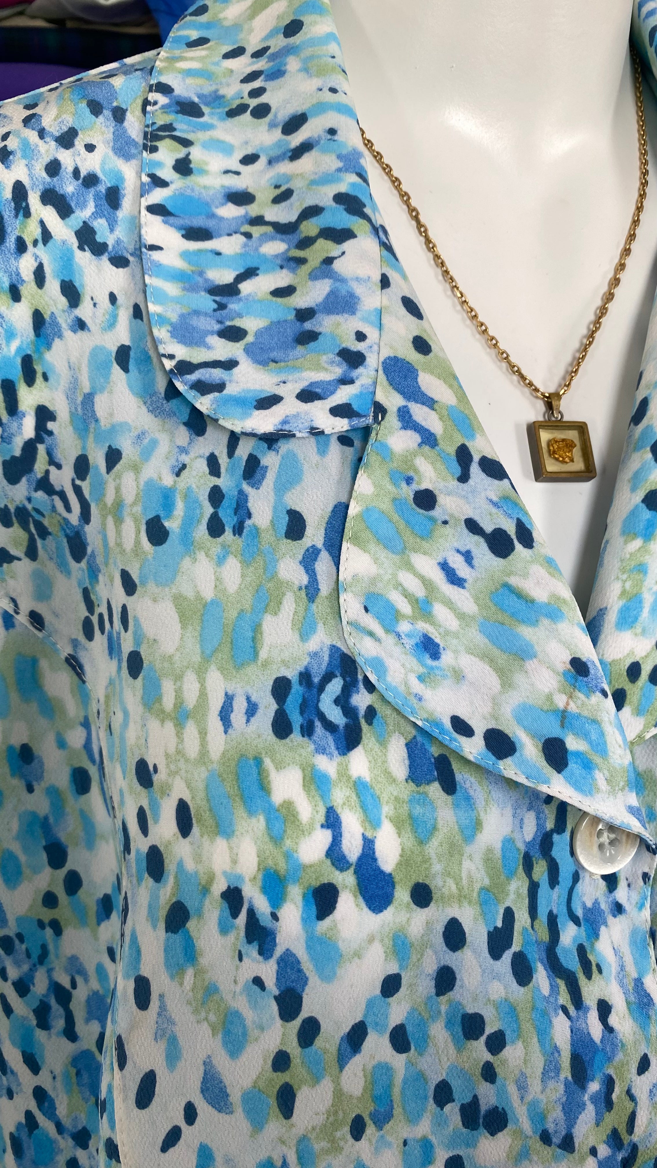 Froufrou • T. 36 à 40 • Chemise crop top tons bleu clairs à motifs