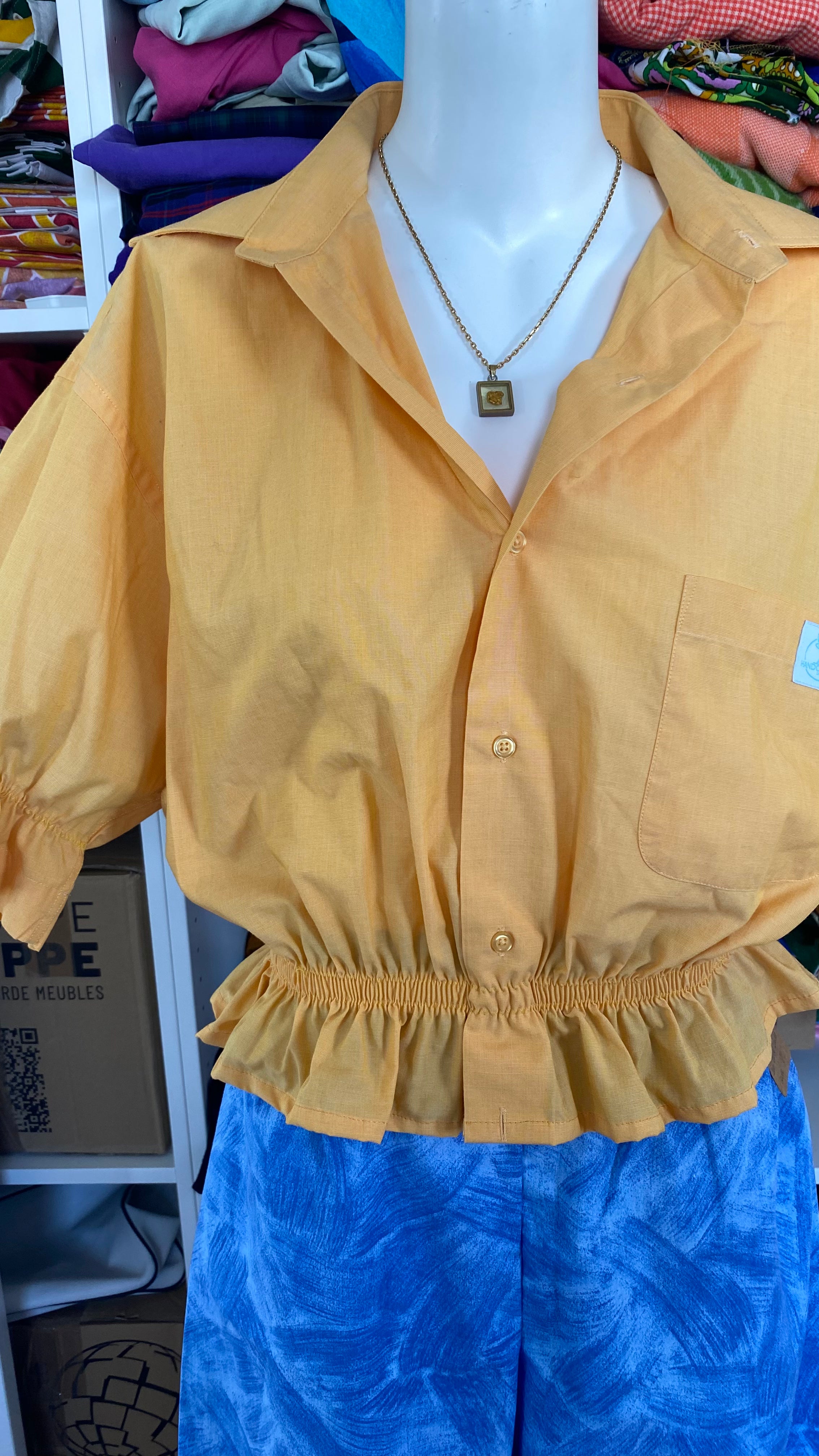 Intemporelle • T. 36 à 40 • Chemise crop tangerine