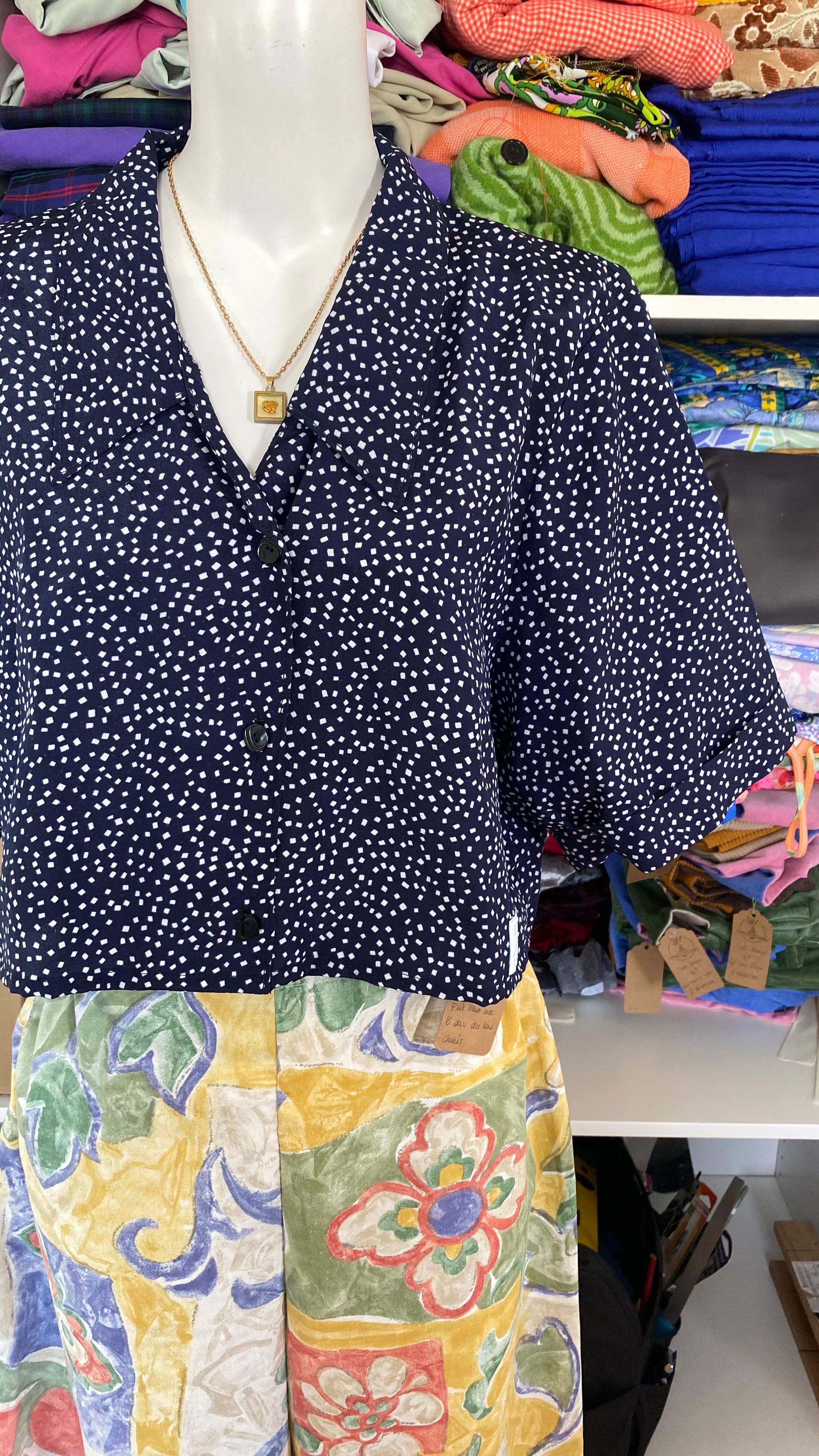 Cropped • T. 36 à 40 • Chemise marine à petits carrés blancs