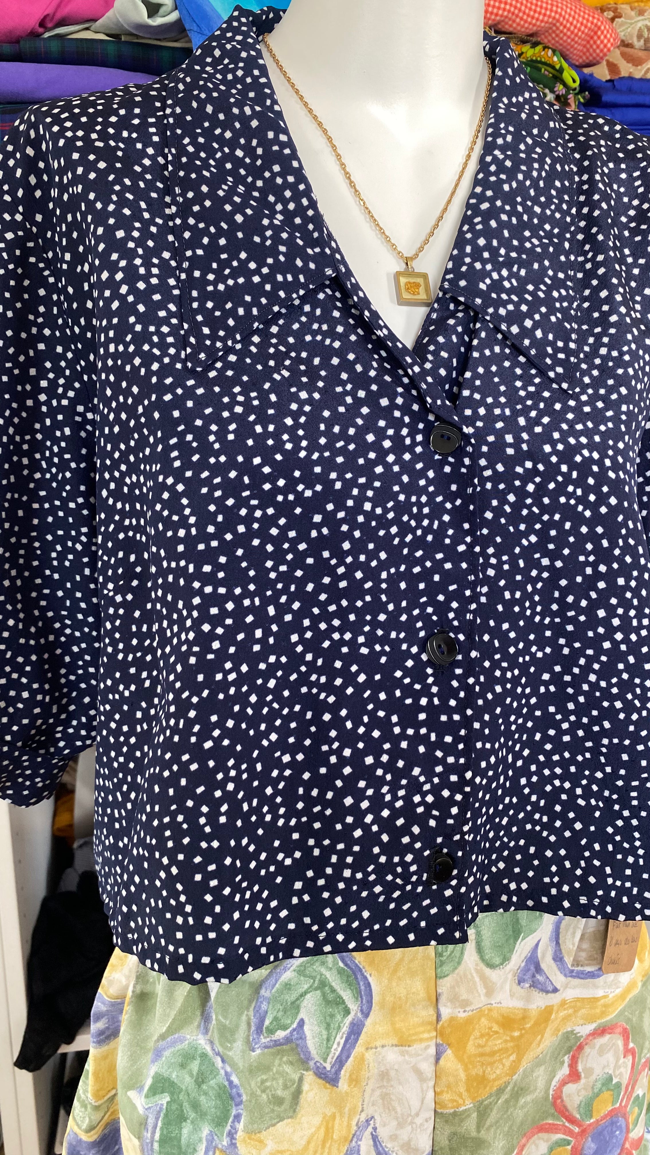 Cropped • T. 36 à 40 • Chemise marine à petits carrés blancs