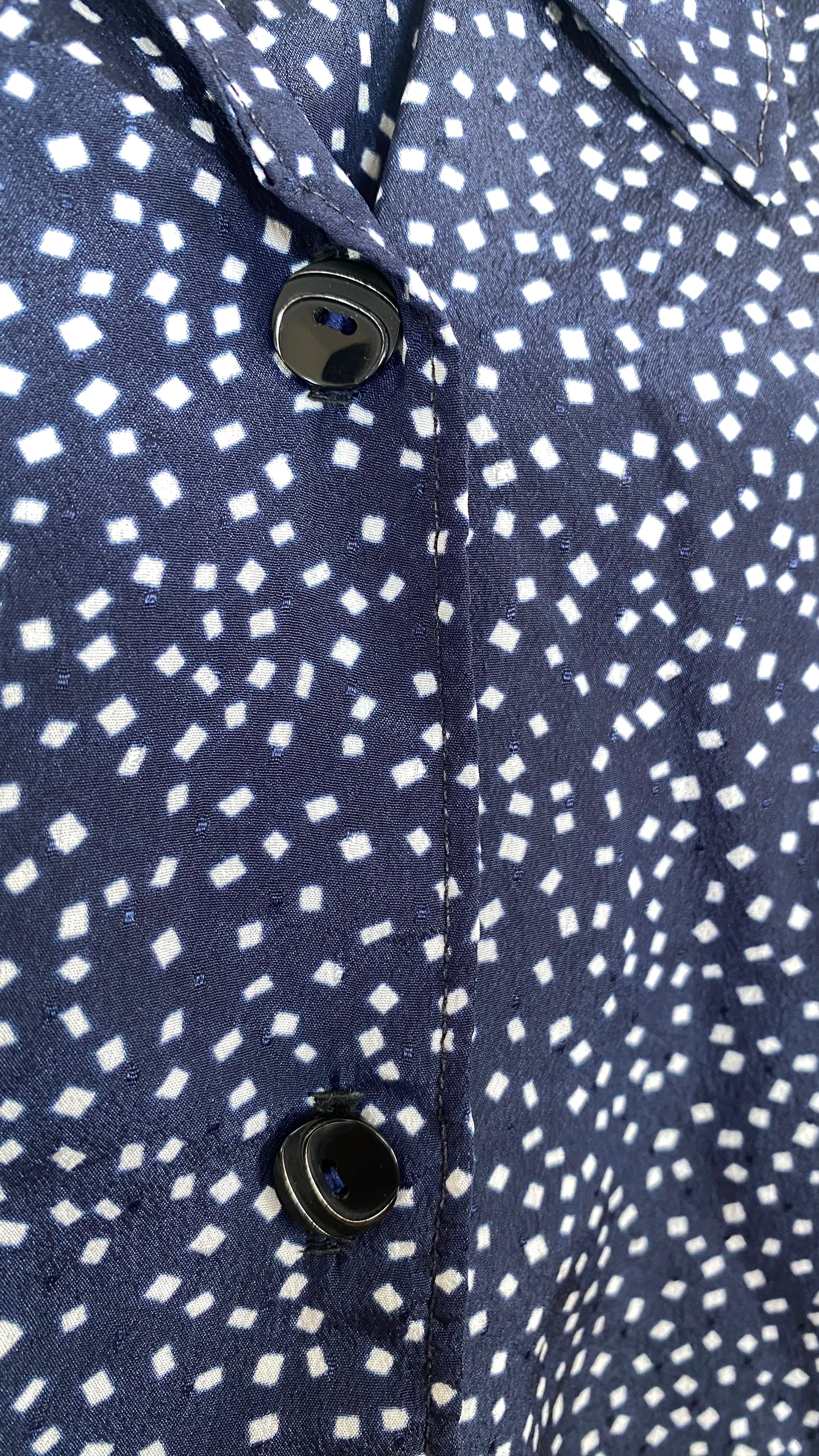 Cropped • T. 36 à 40 • Chemise marine à petits carrés blancs