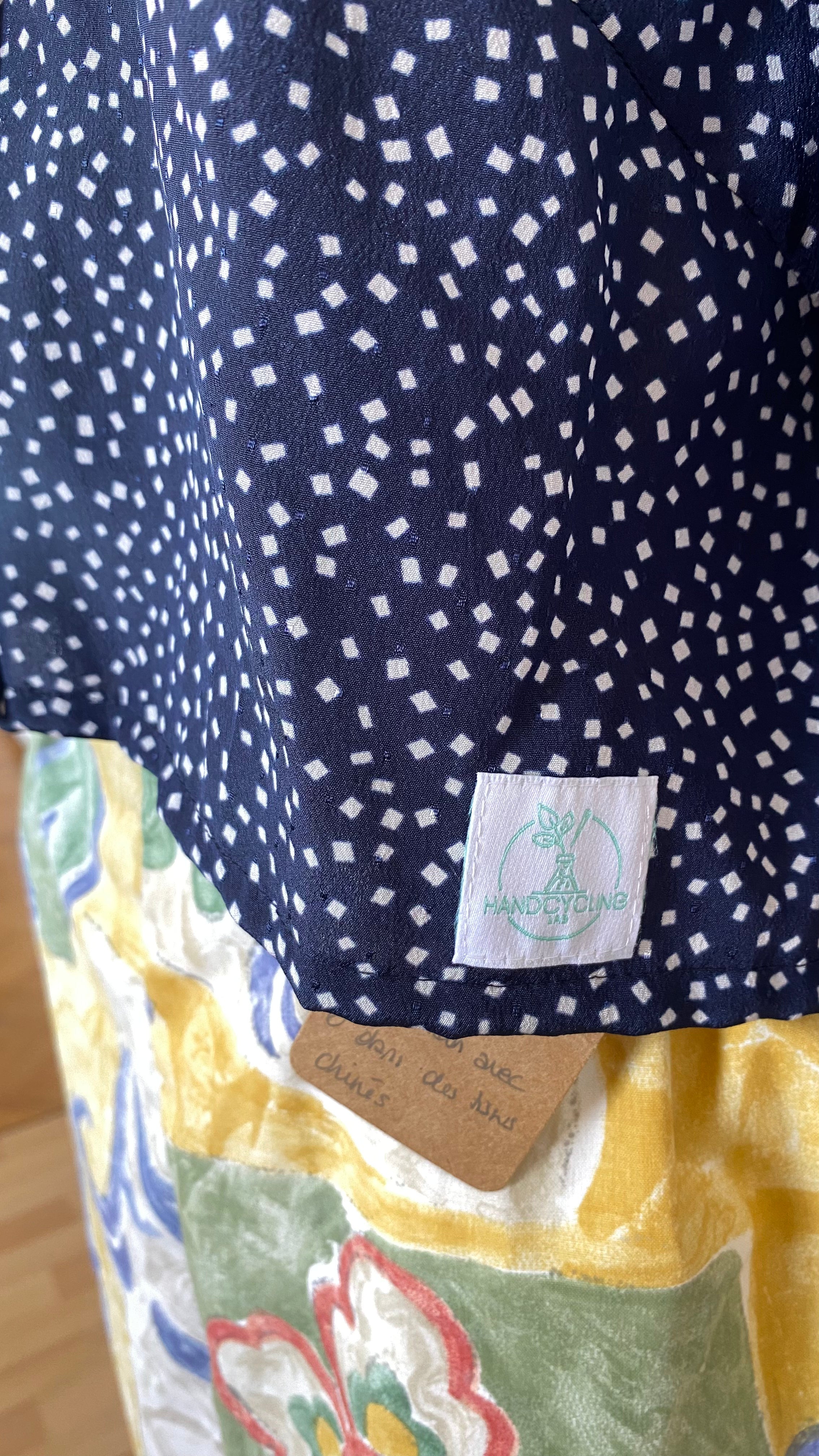Cropped • T. 36 à 40 • Chemise marine à petits carrés blancs