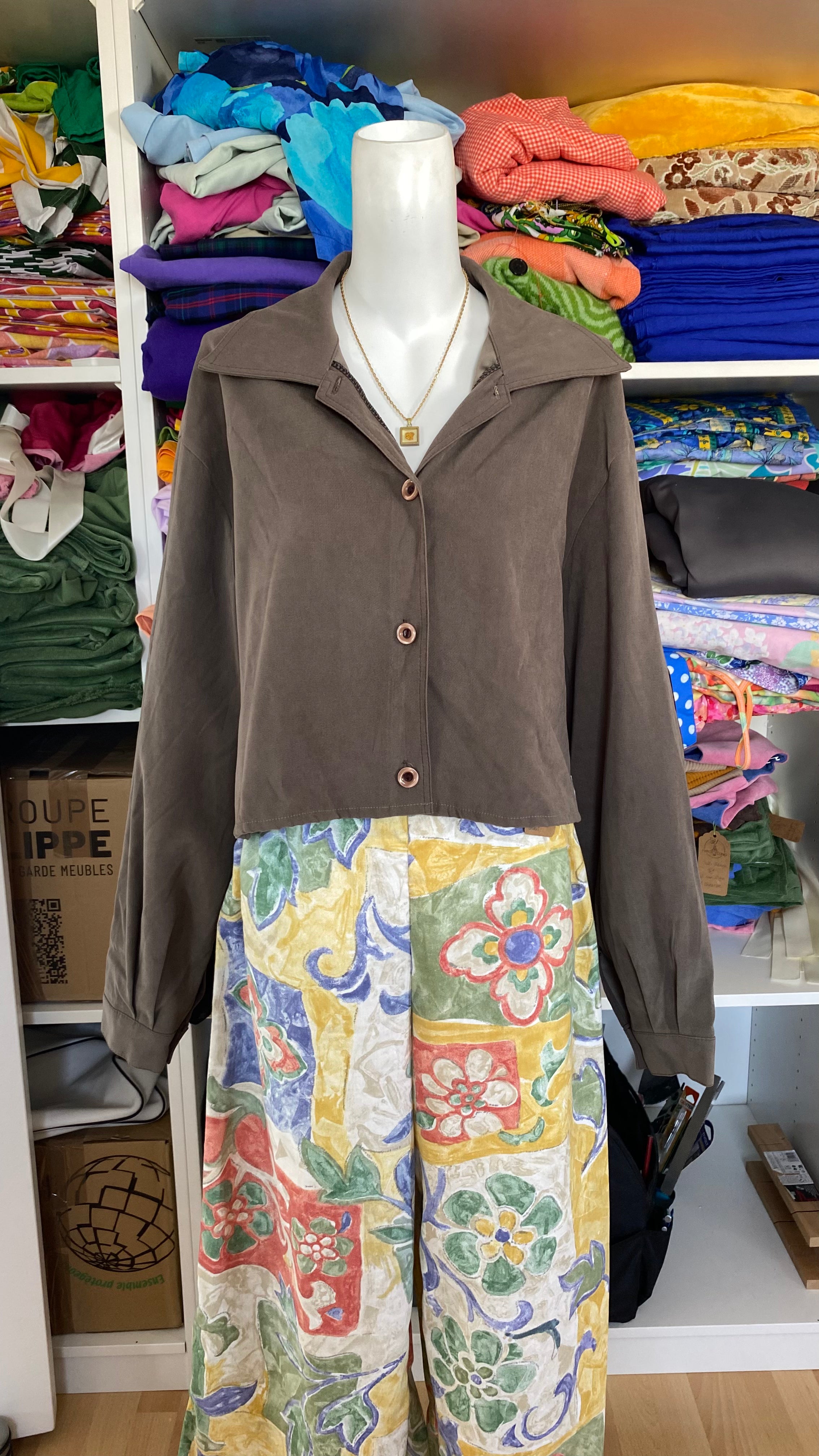 Cropped Jacket • T. 38 à 46 • Surchemise courte kaki