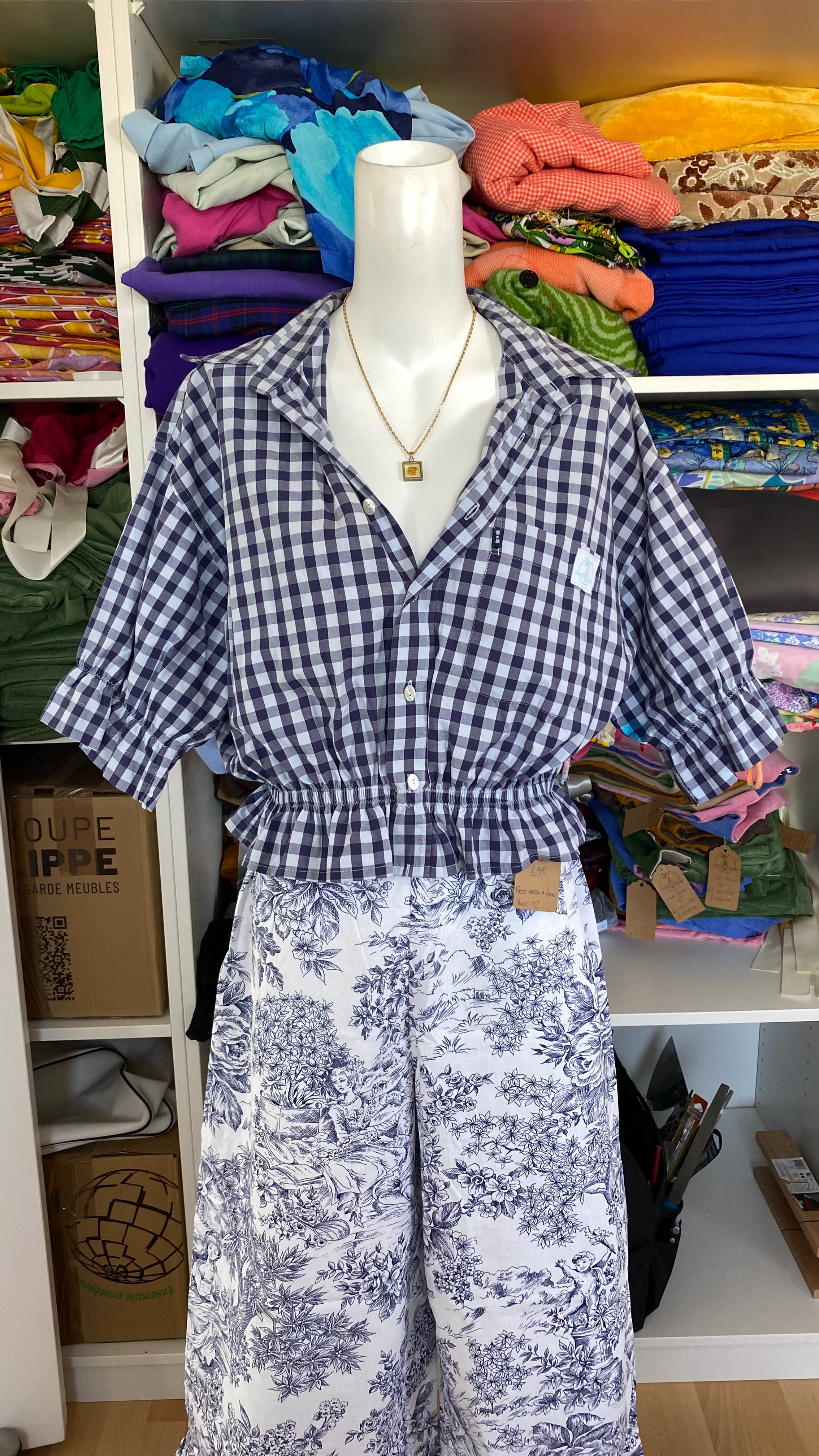 Intemporelle • T. 38 à 42 • Chemise crop bleu à carreaux