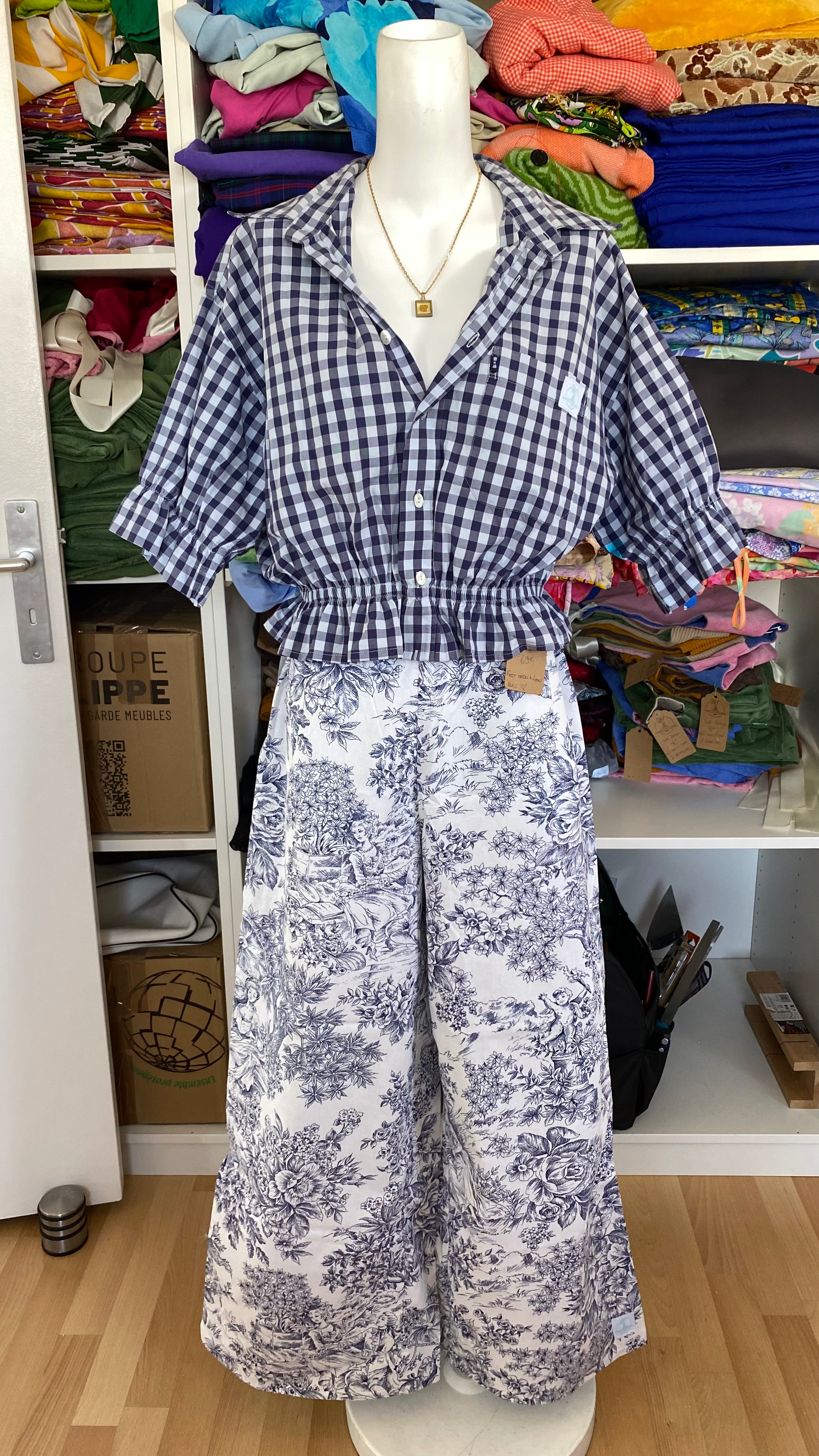 Intemporelle • T. 38 à 42 • Chemise crop bleu à carreaux