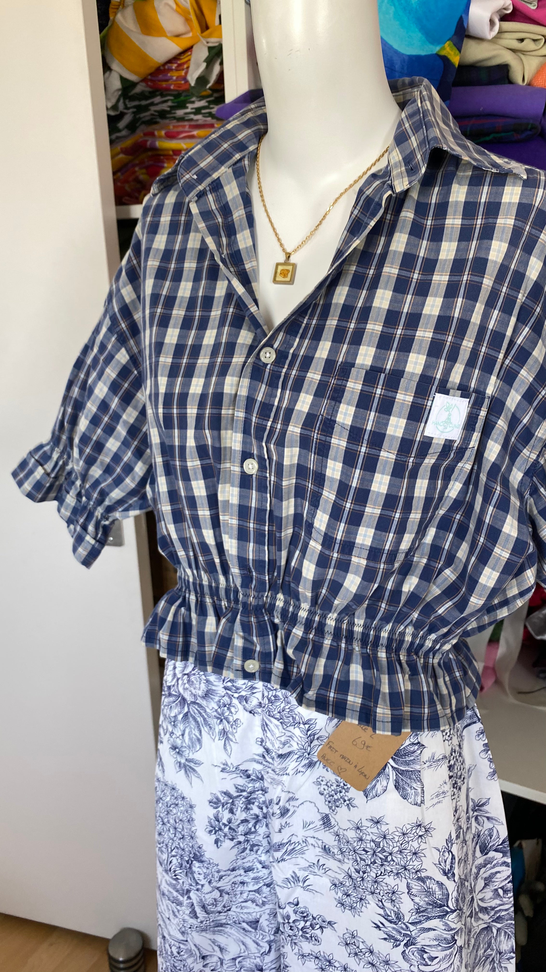 Intemporelle • T. 36 à 40 • Chemise crop carreaux bleu et beige