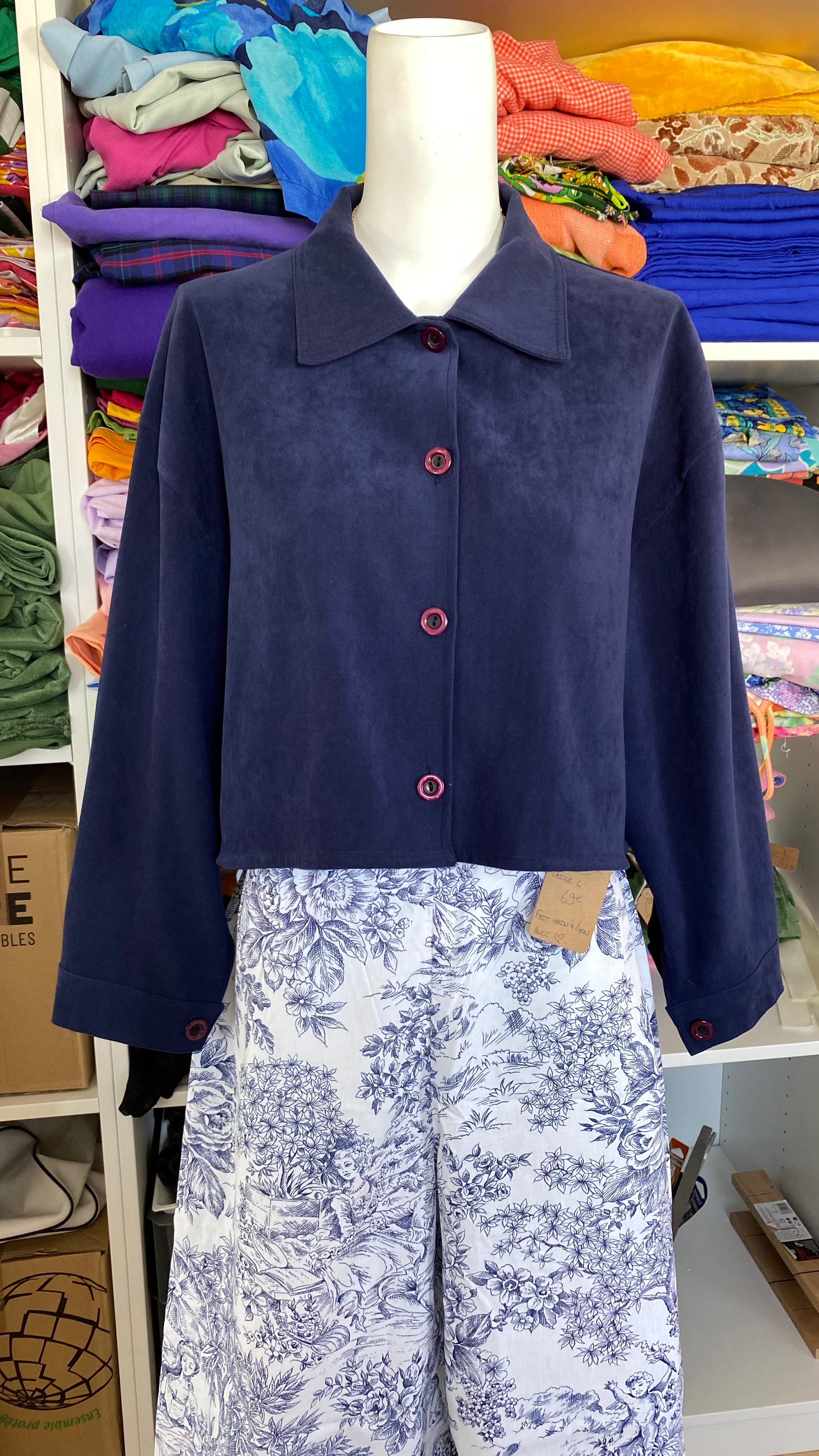 Cropped Jacket • T. 36 à 40 • Surchemise courte bleu foncé