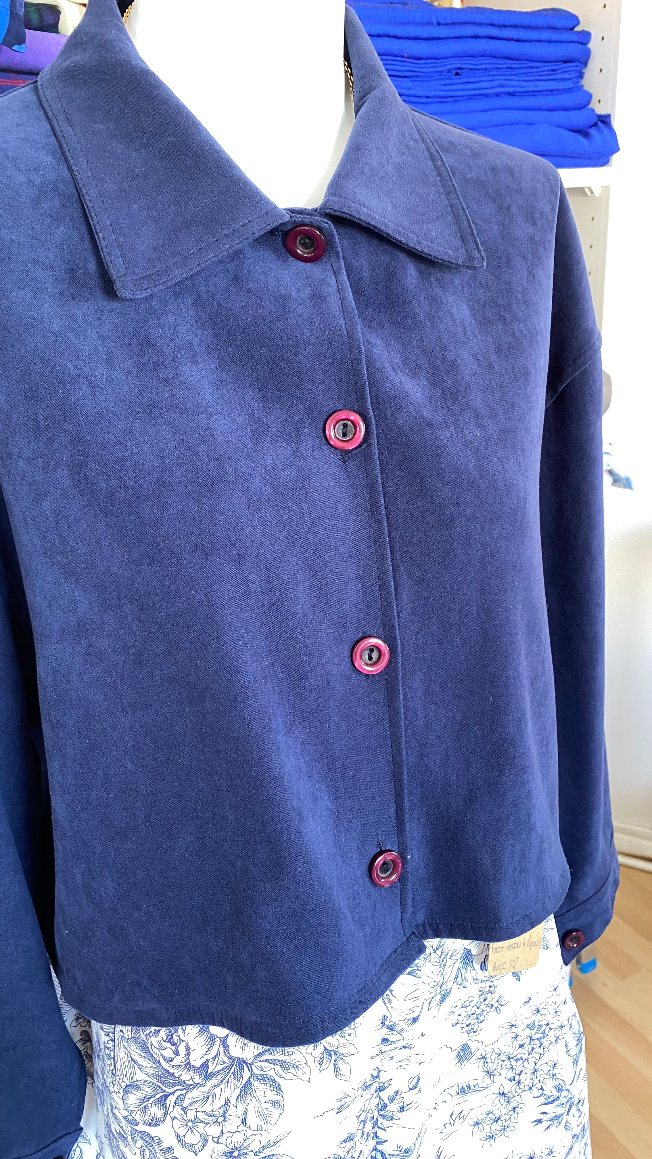 Cropped Jacket • T. 36 à 40 • Surchemise courte bleu foncé