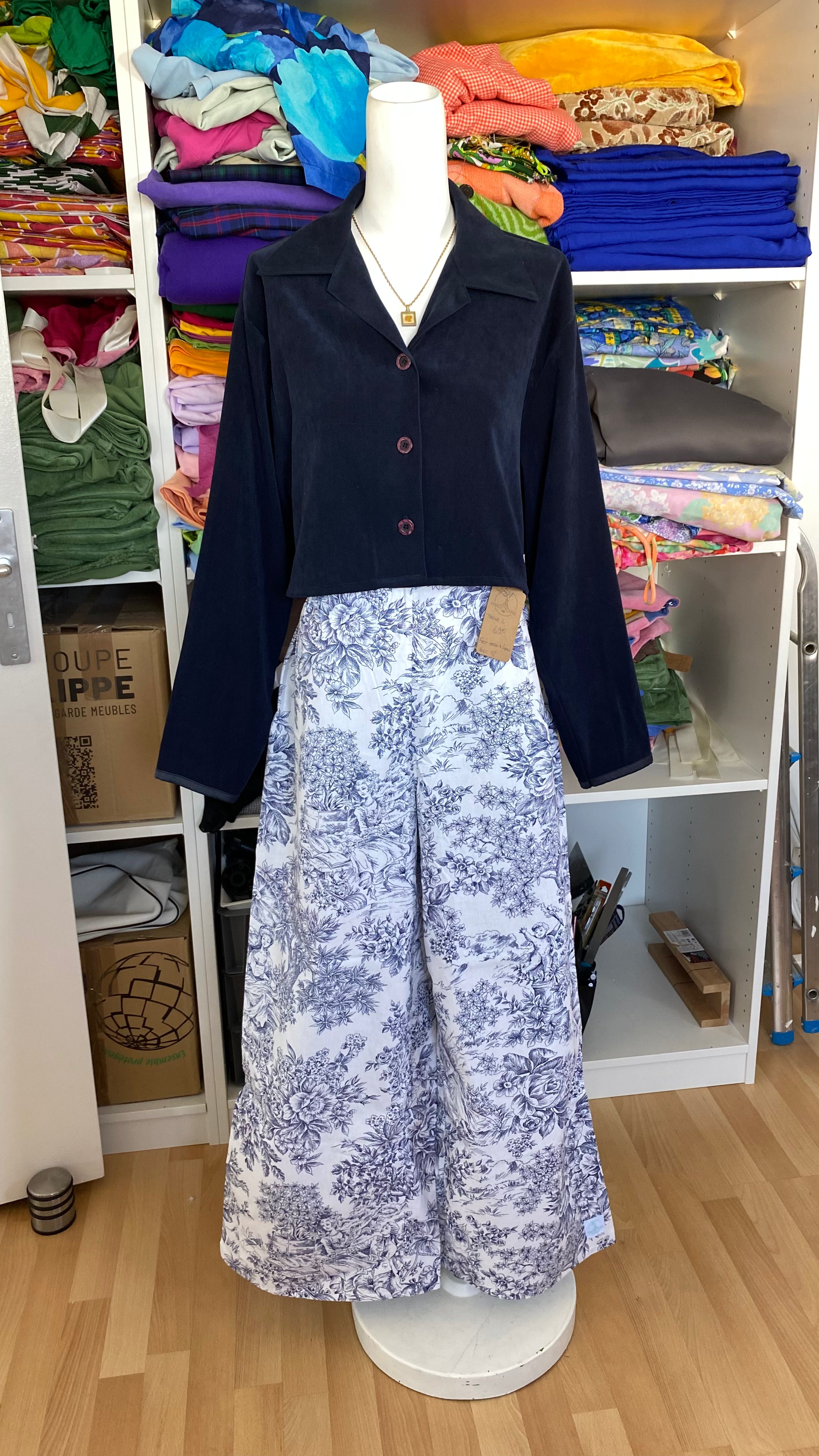 Cropped Jacket • T. 36 à 42 • Surchemise courte marine