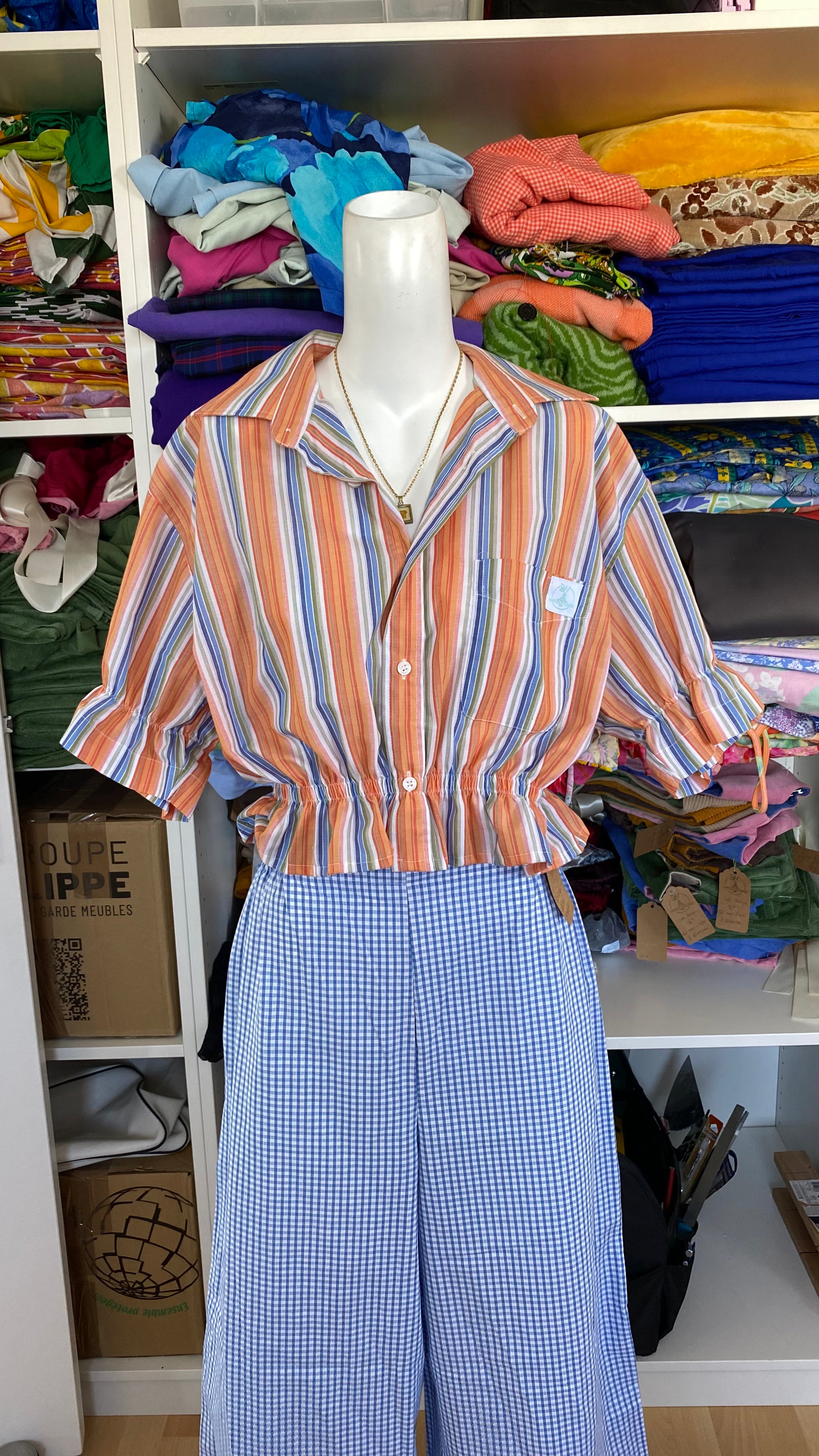 Intemporelle • T. 36 à 40 • Chemise crop orange à rayures